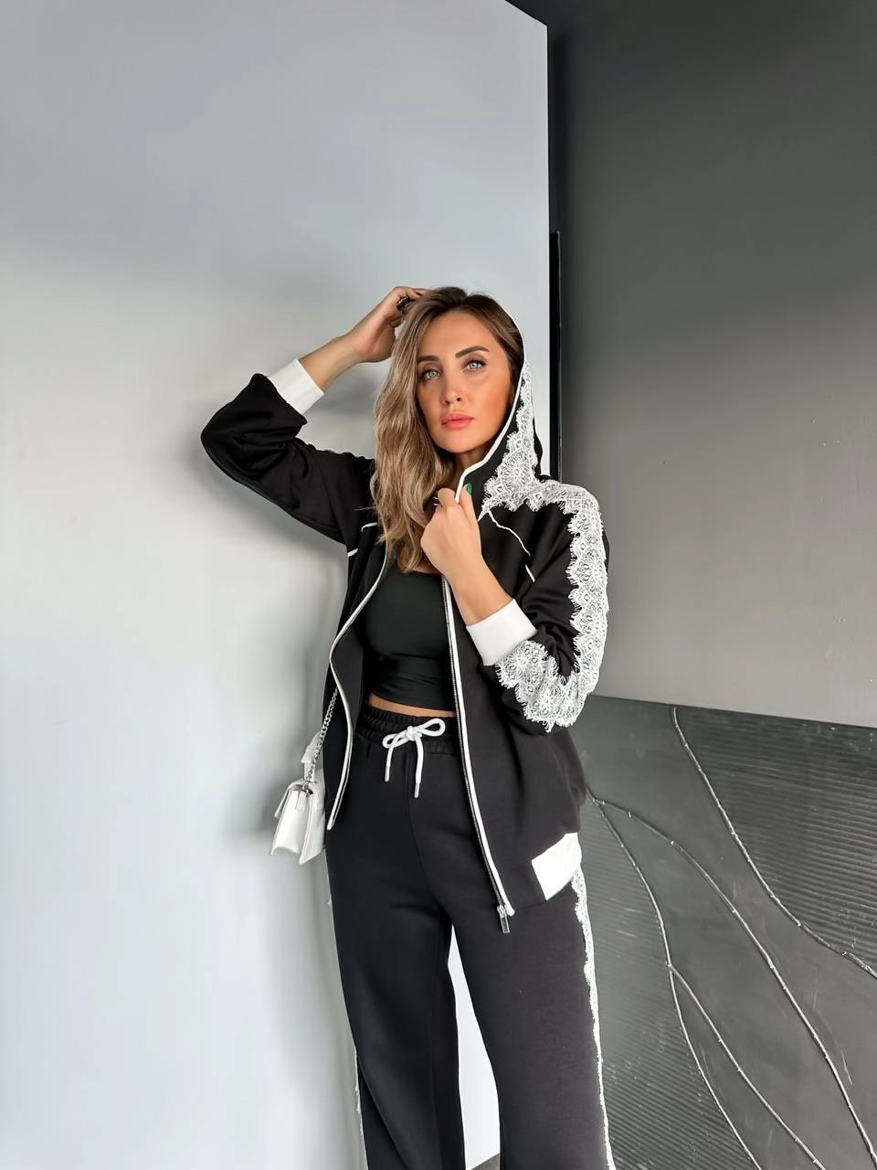 Dantel Parçalı Tasarım Takım