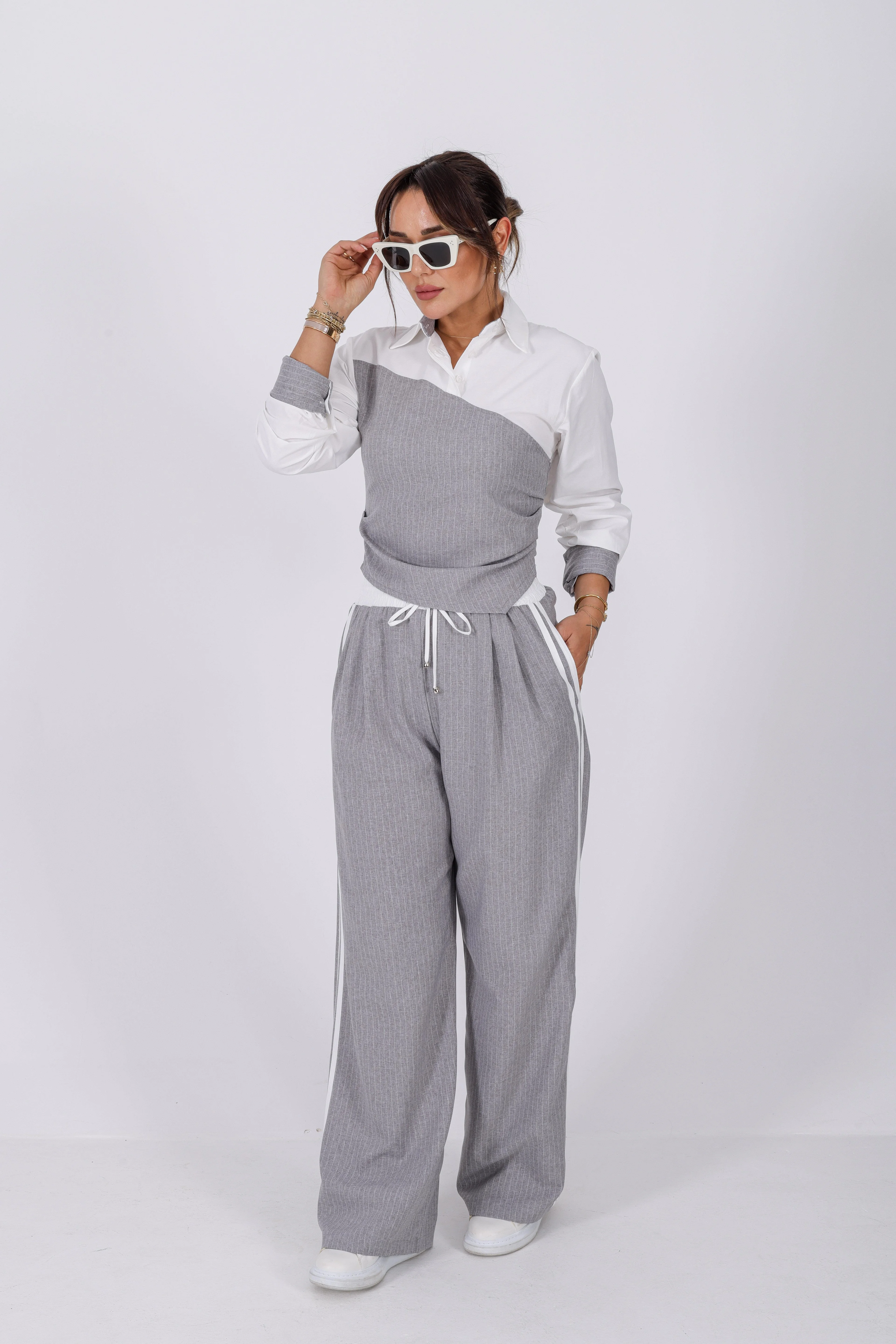 Beyaz Çift Şerit Detaylı Takım - Gri