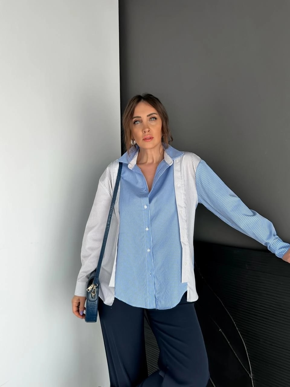 Mavi Çizgili Düğme Tasarımlı Gömlek