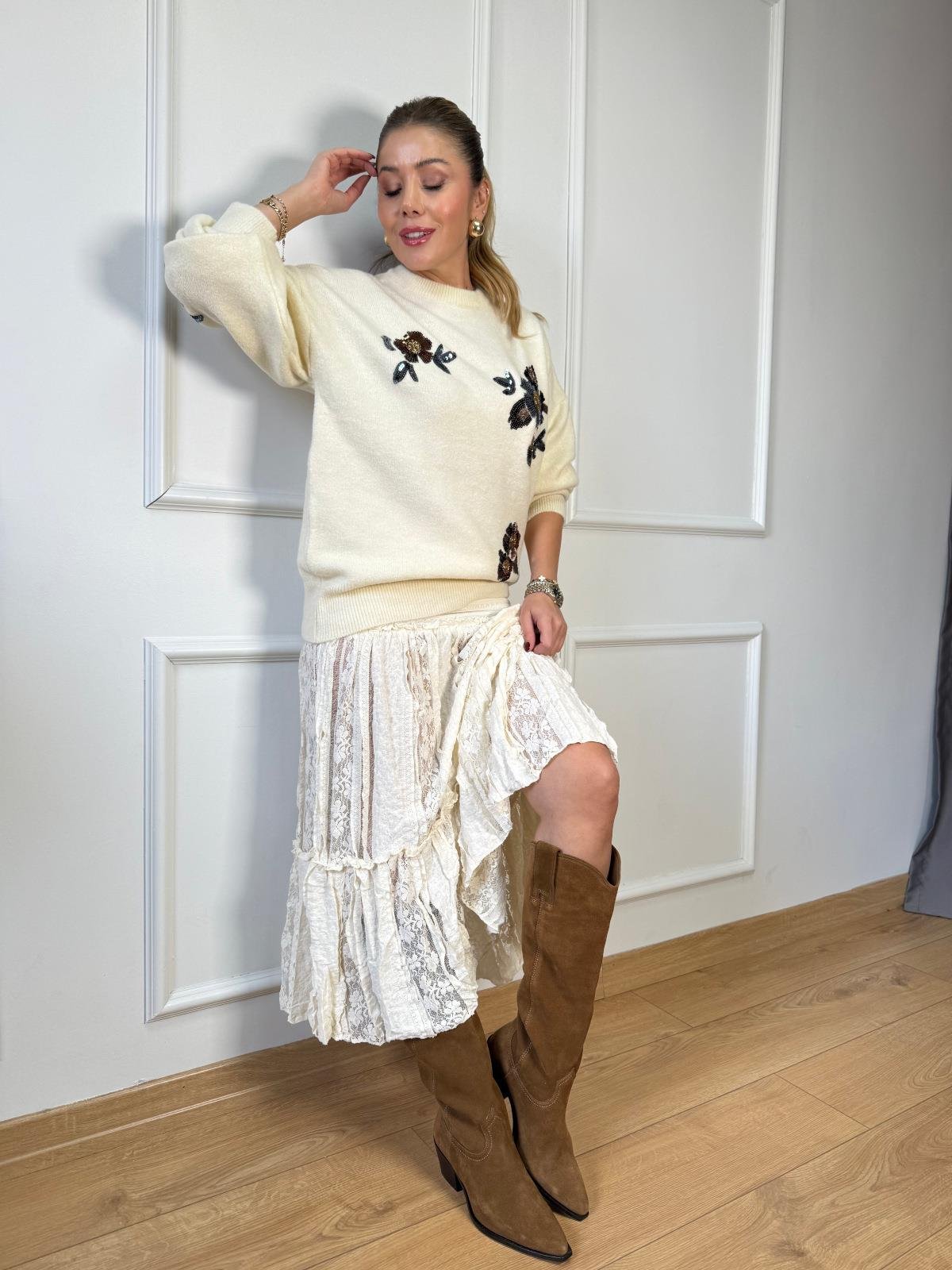 Pul Çiçek Desenli Kazak