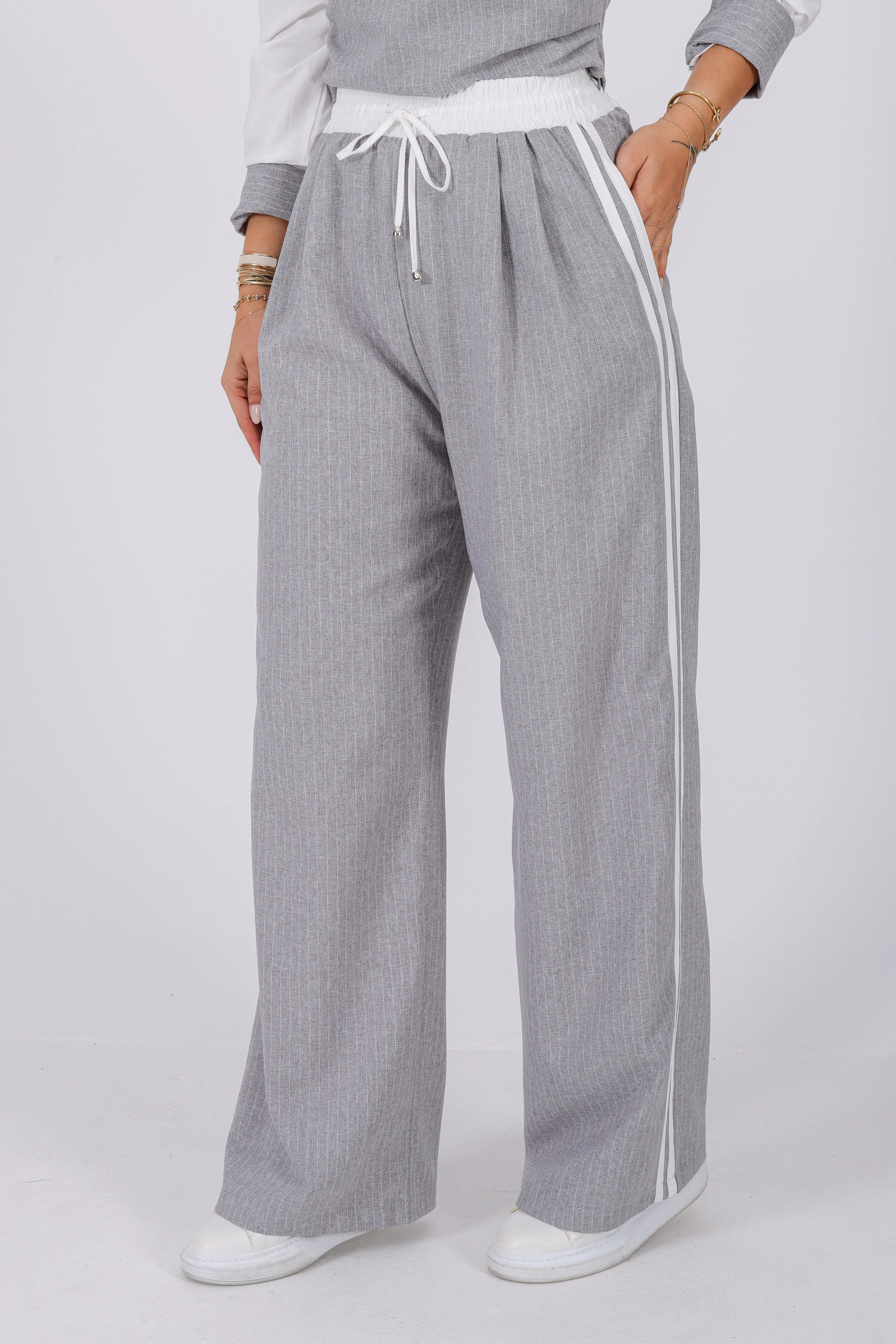 Beyaz Çift Şerit Detaylı Takım