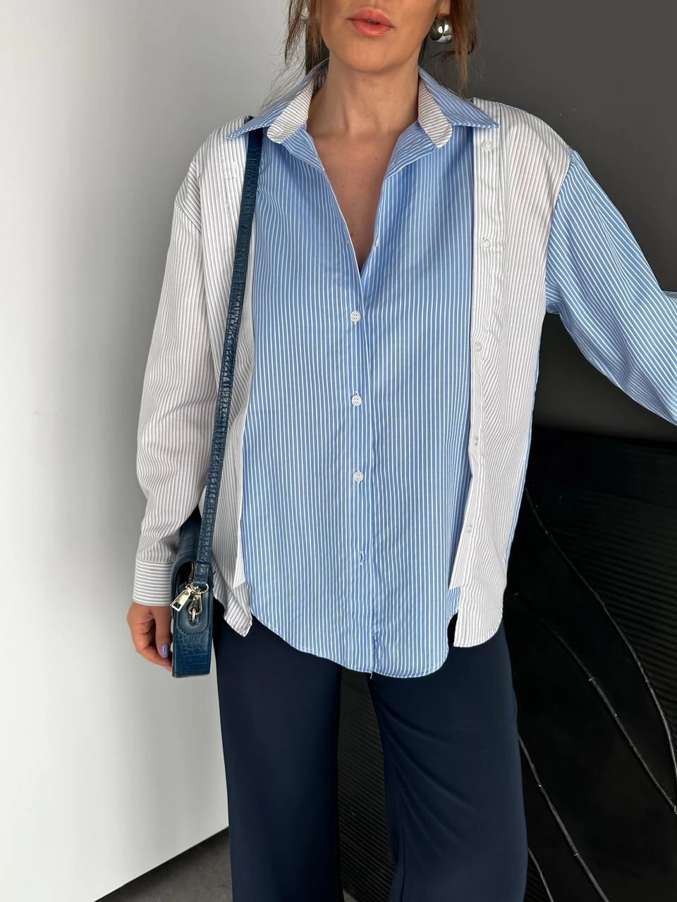 Mavi Çizgili Düğme Tasarımlı Gömlek