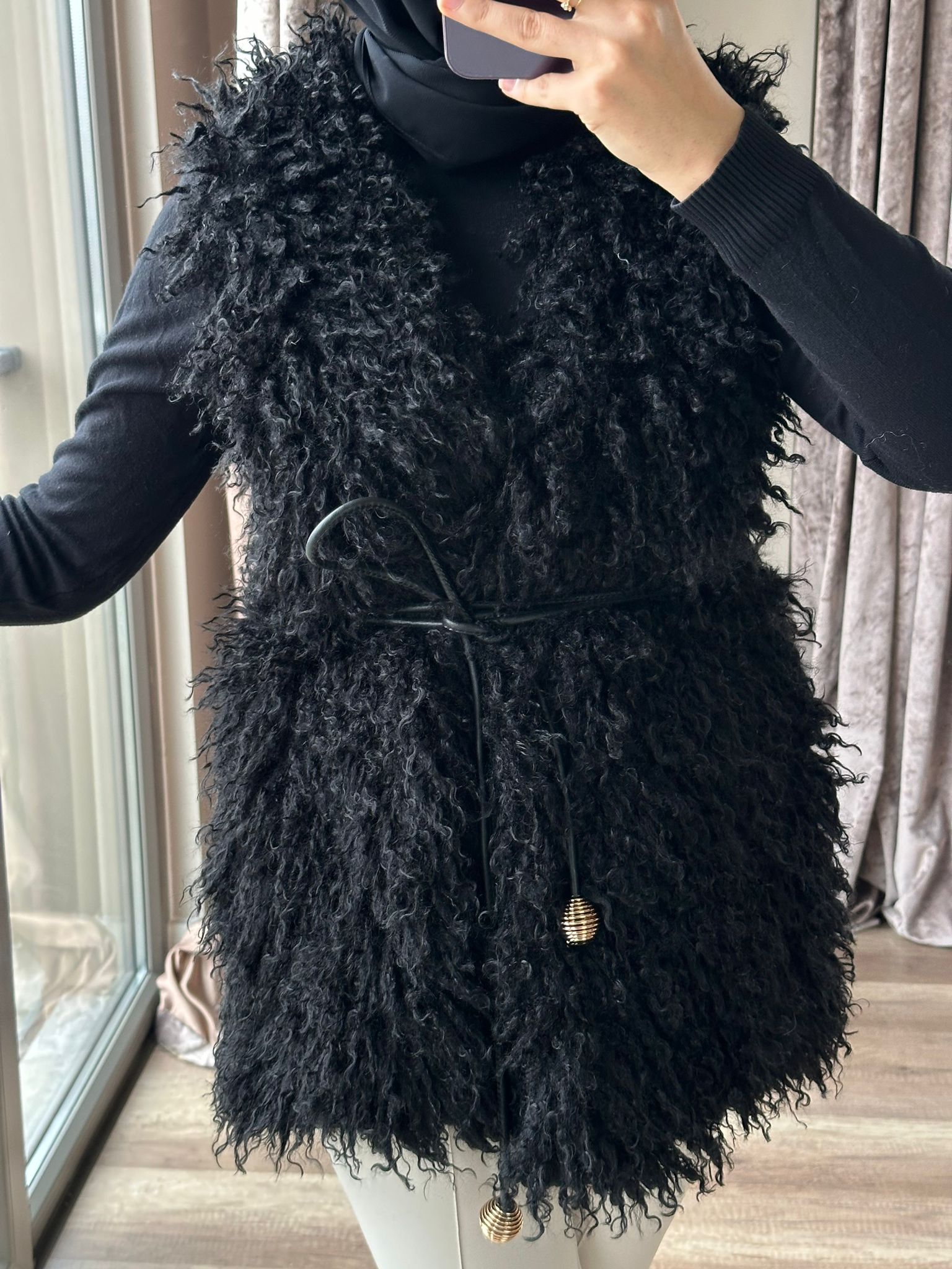 Kabarık Kemerli Tüy Yelek