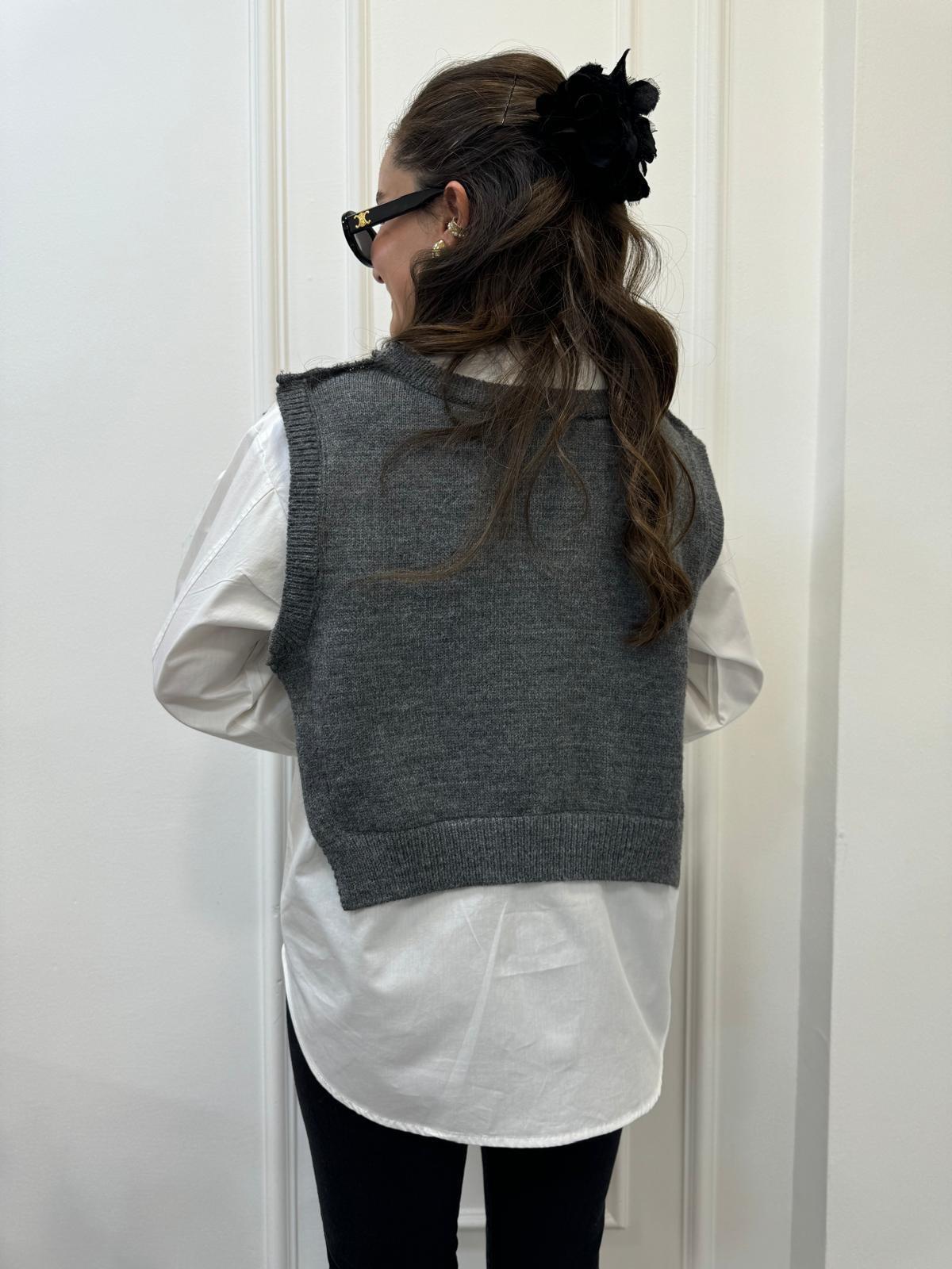 Süveterli Zincir Detaylı Poplin Gömlek