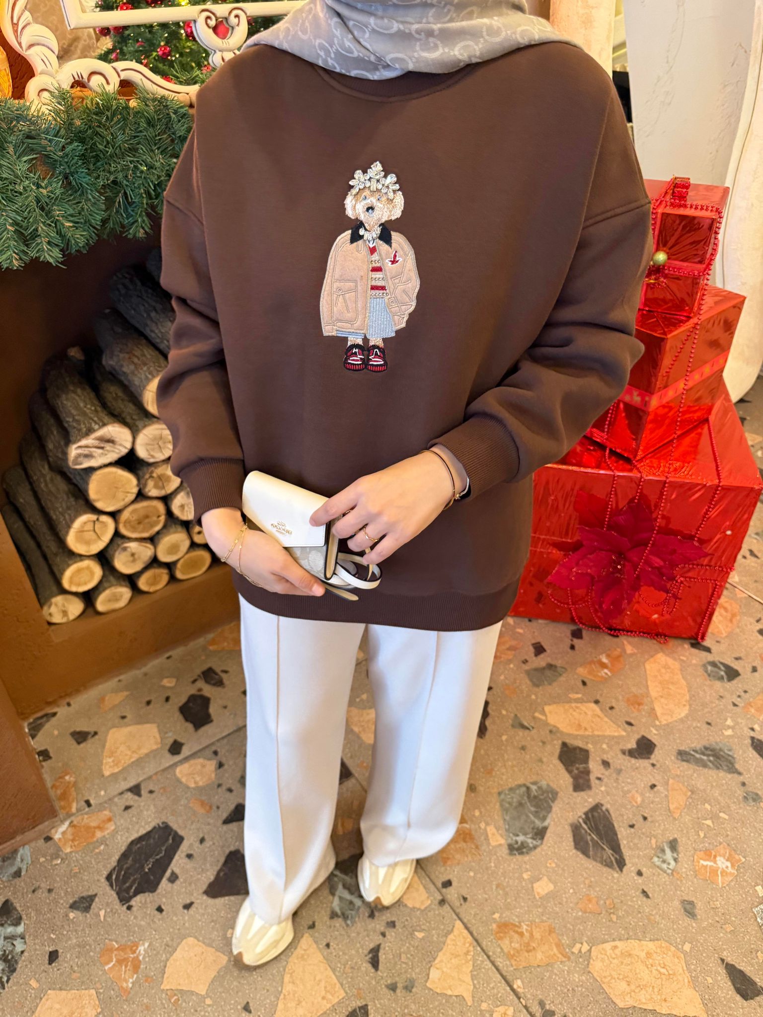 Bymn Taşlı Köpek Sweatshirt