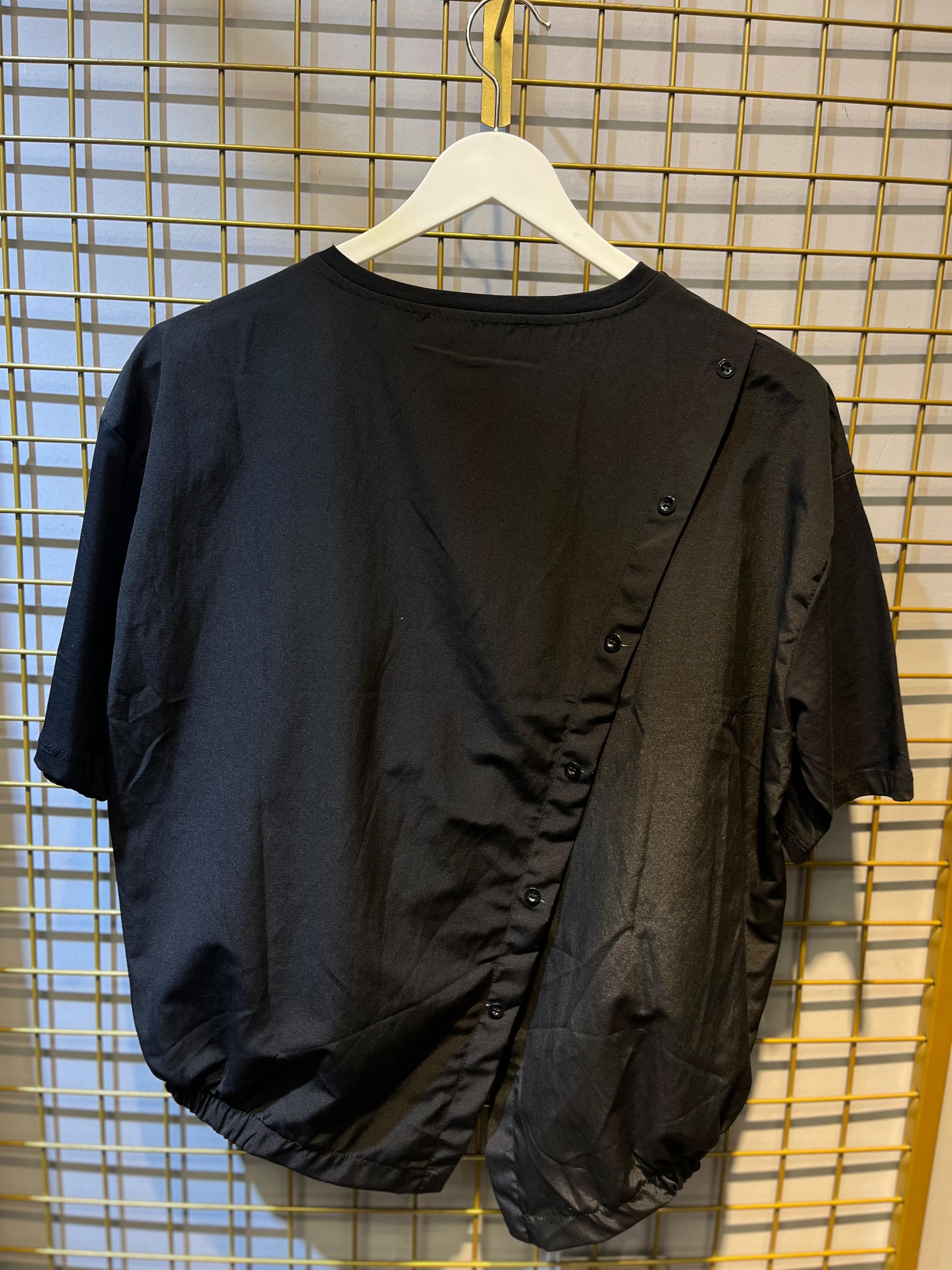 Düğme Detaylı Asimetrik Tshirt