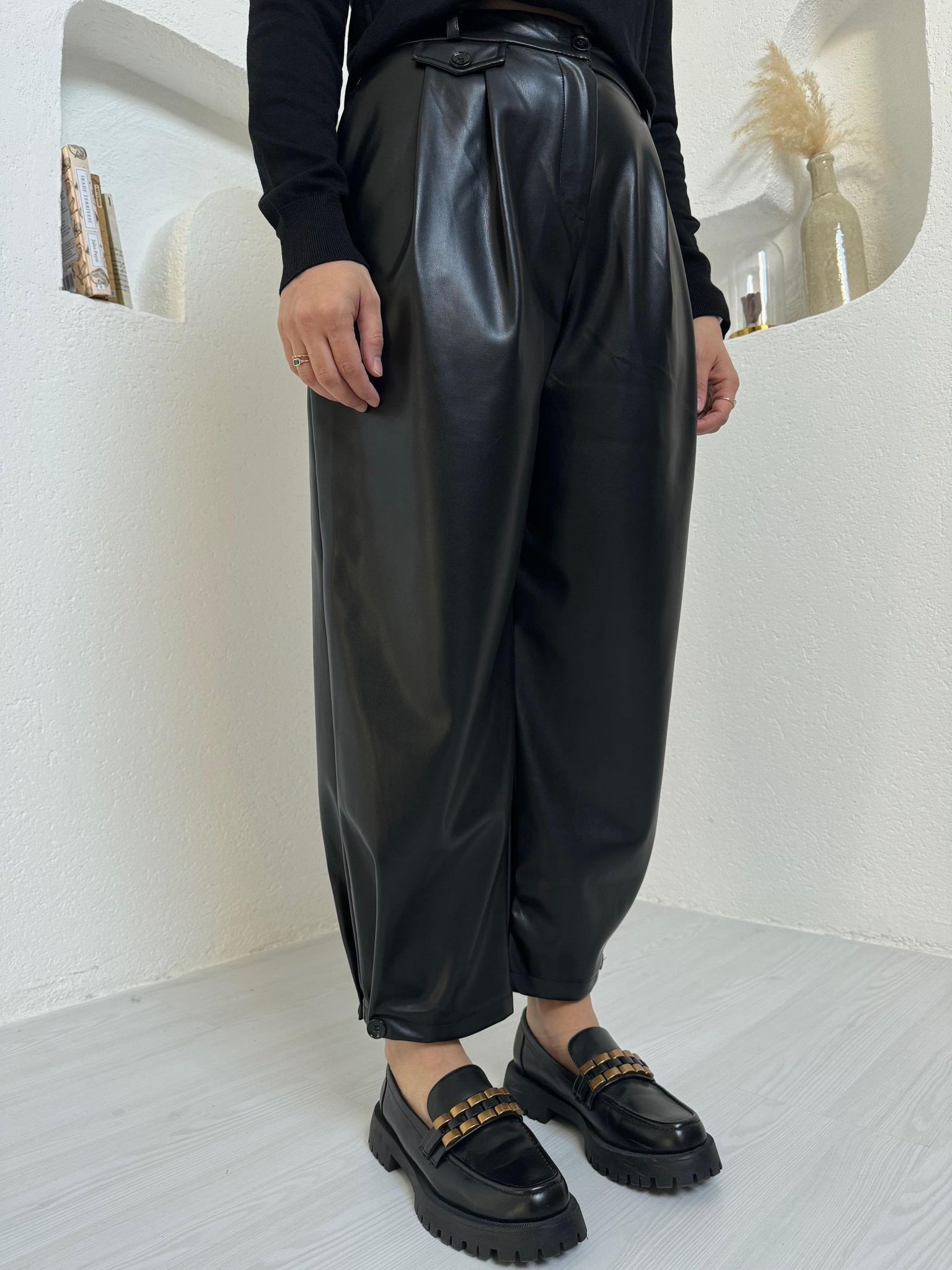 Paça Düğmeli Balon Deri Pantolon