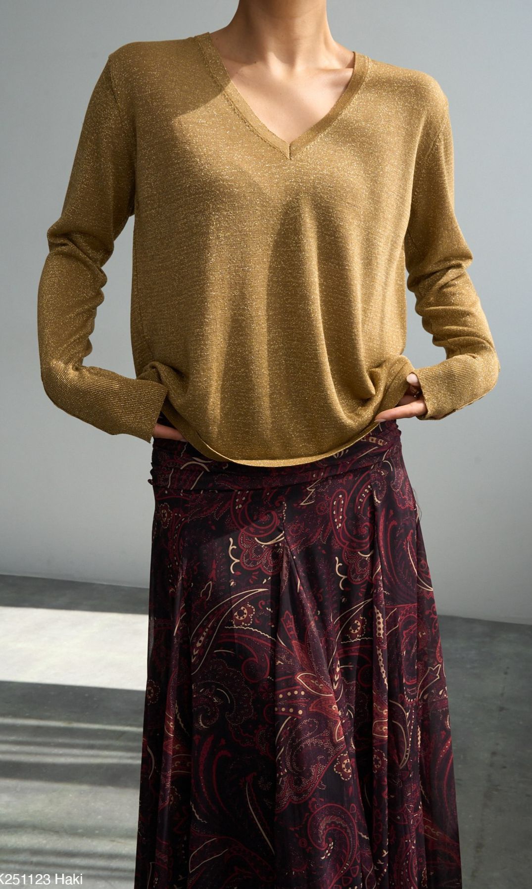 V Yaka Simli Kol Düğmeli Bluz