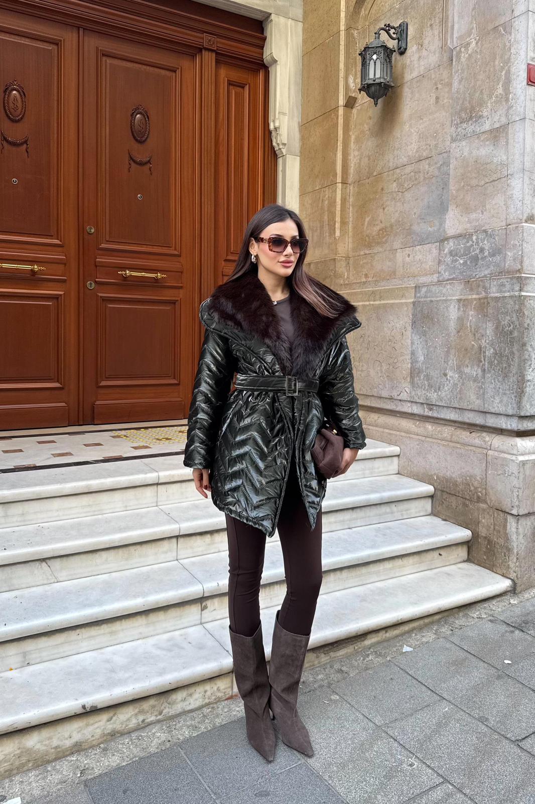 Kürk Yaka Kemerli Mont