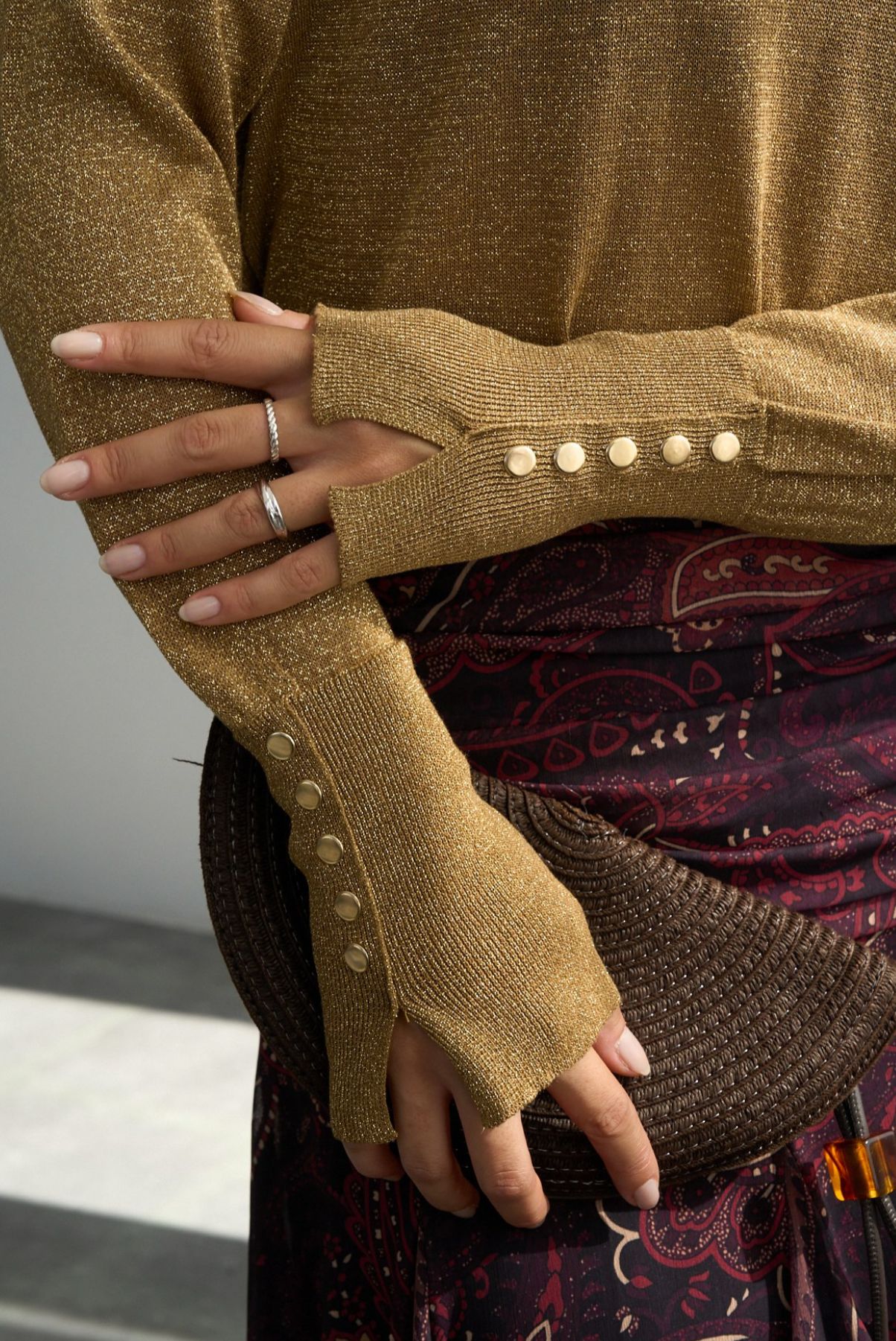 V Yaka Simli Kol Düğmeli Bluz