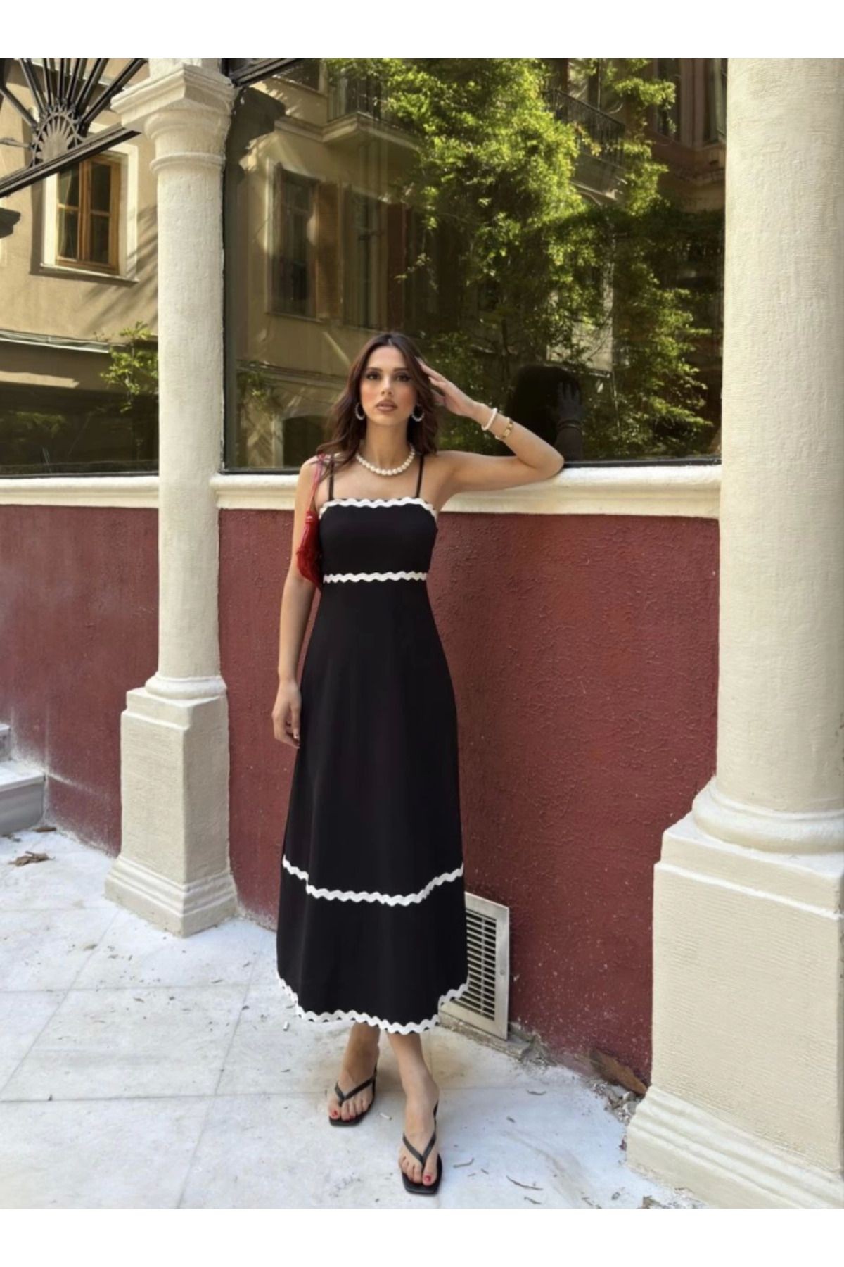 Askılı Uzun Şerit Detaylı Şık Ve Rahat Elbise - Siyah