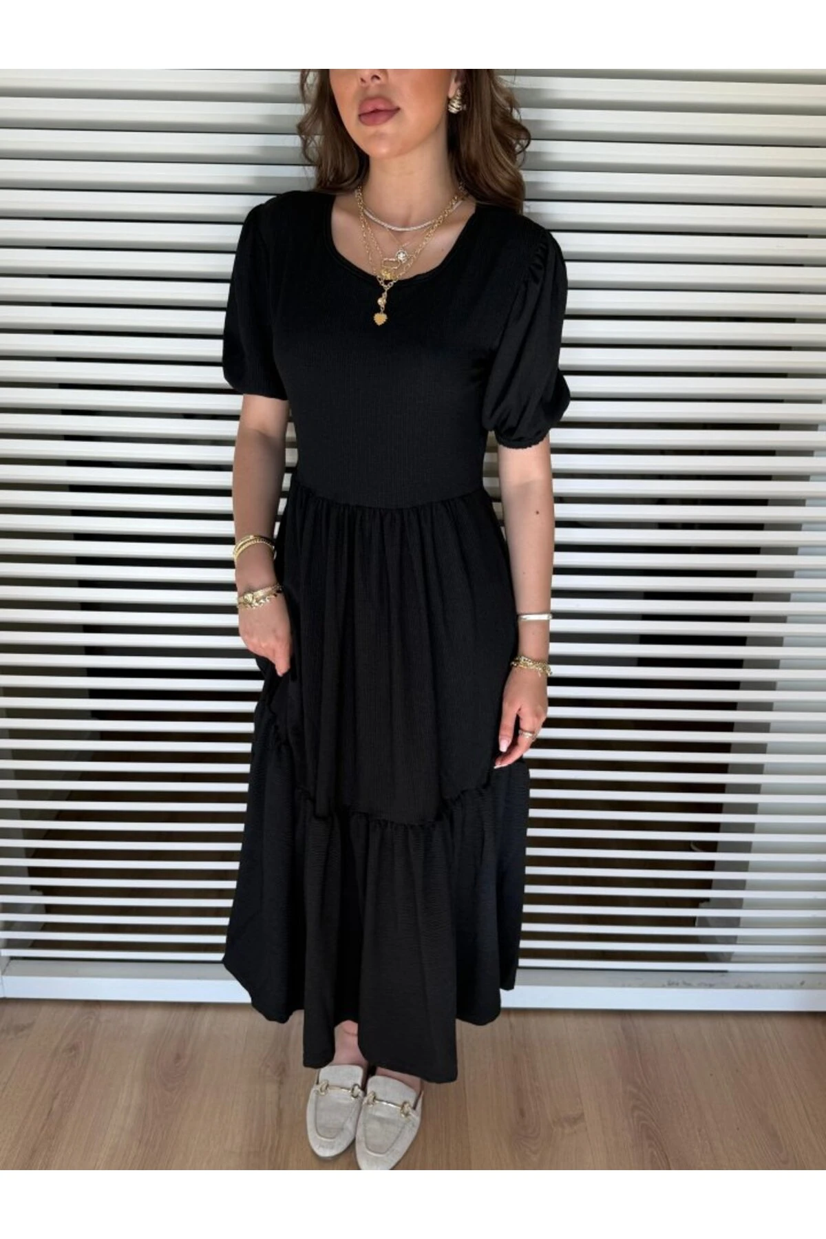 Kadın Kısa Kollu Yakası Açık Katlı Bürümcük Balon Elbise