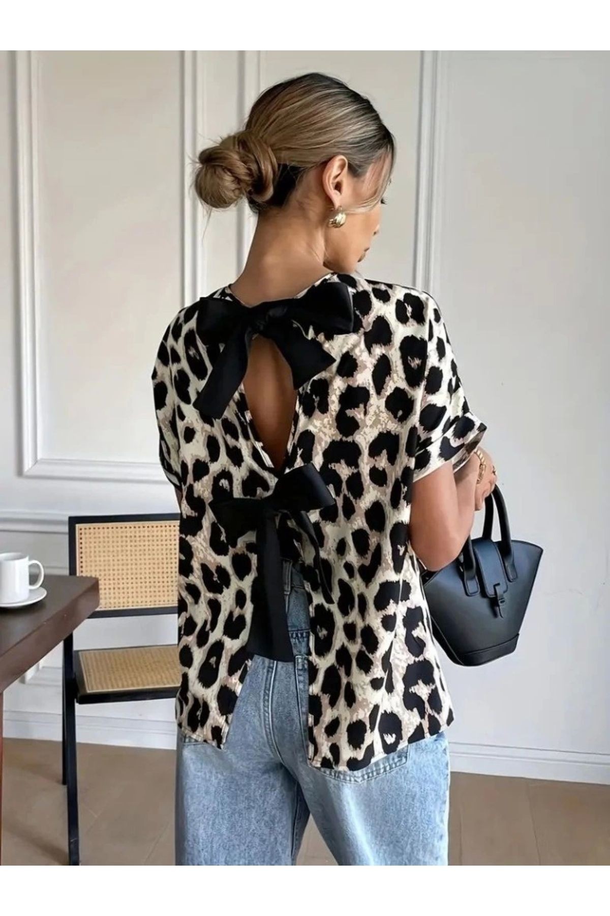 Kadın Kısa Kollu Bisiklet Yaka Arkadan Fiyonk Detaylı Leopar Süprem Bluz