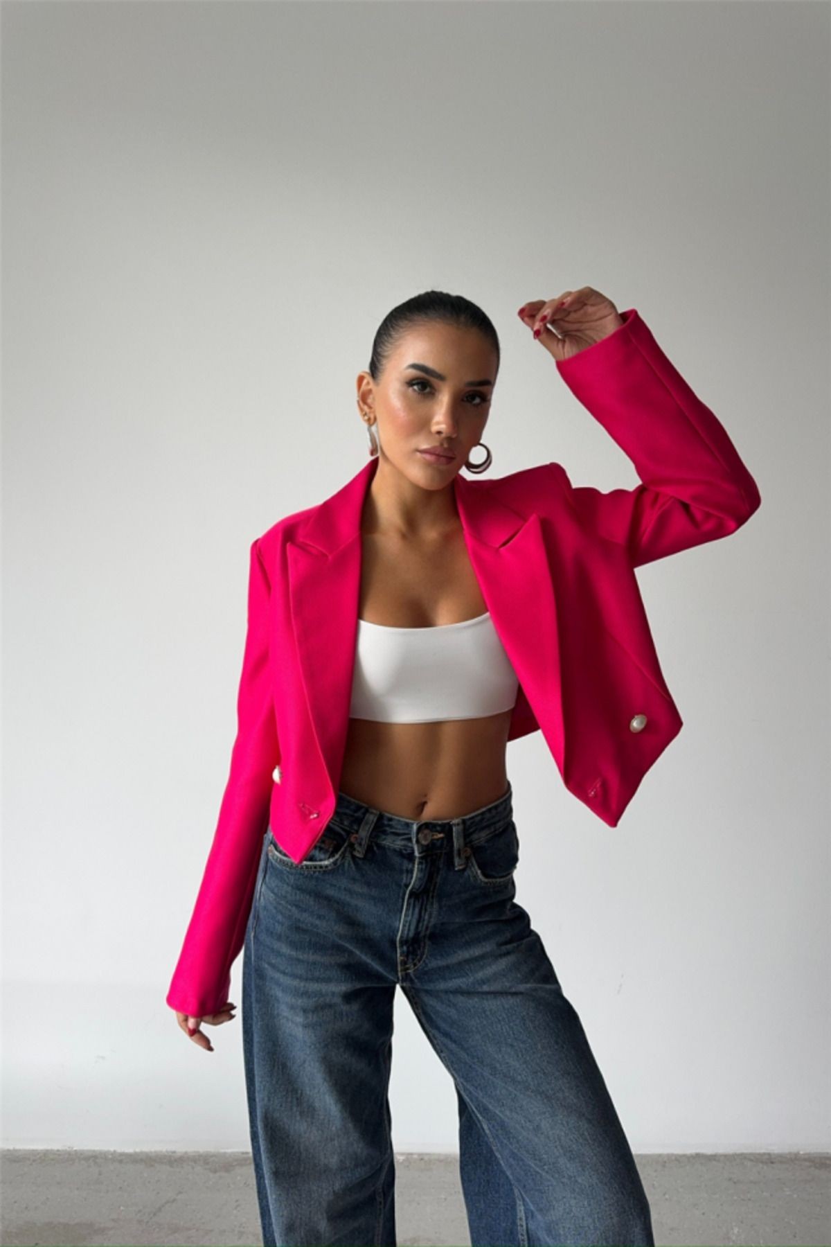 ARKASI İNCİ DÜĞME DETAYLI CROP CEKET - Fuşya