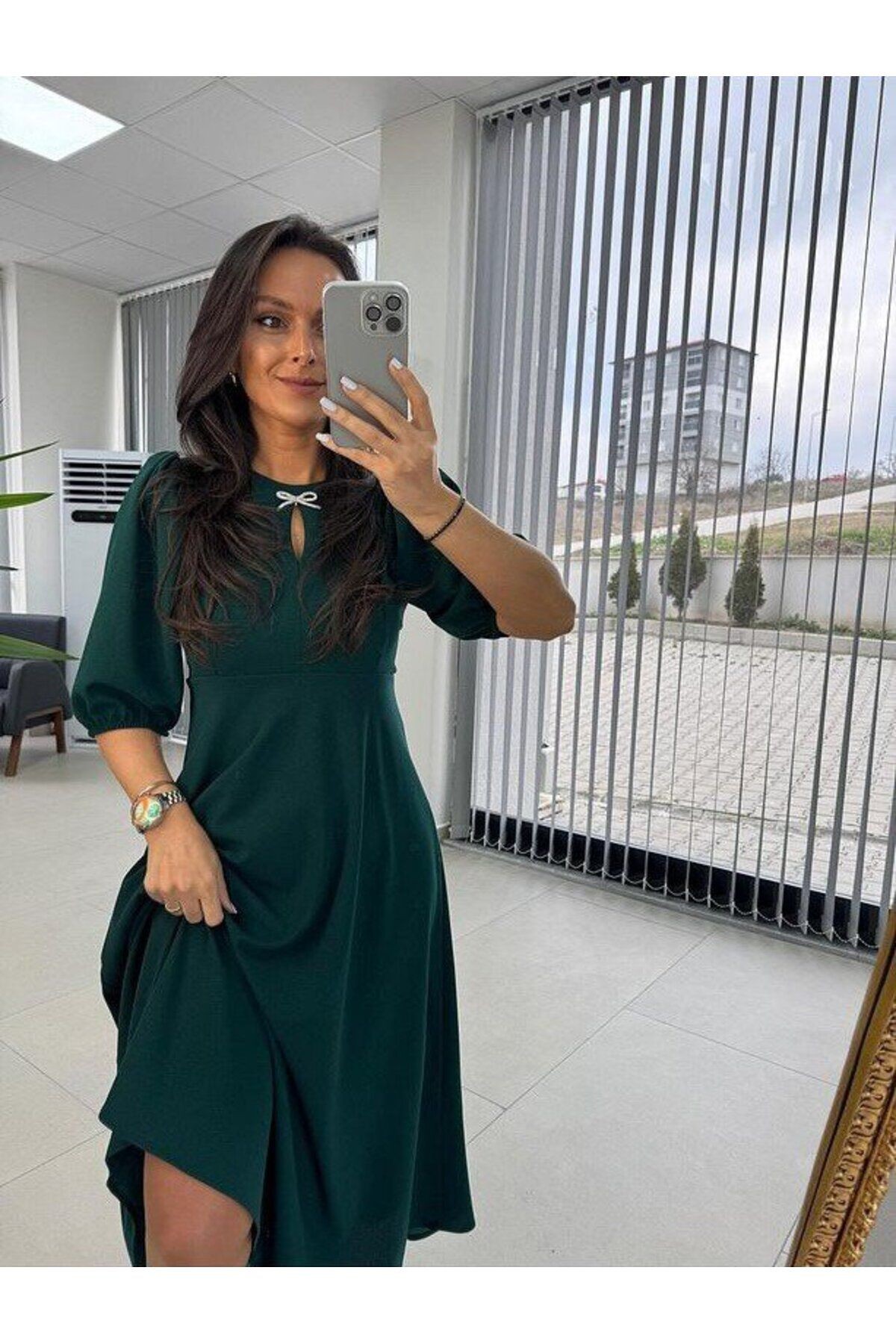 Kadın Kısa Kollu Bisiklet Yaka Fiyonk Broşlu Midi Janjan Krep Elbise