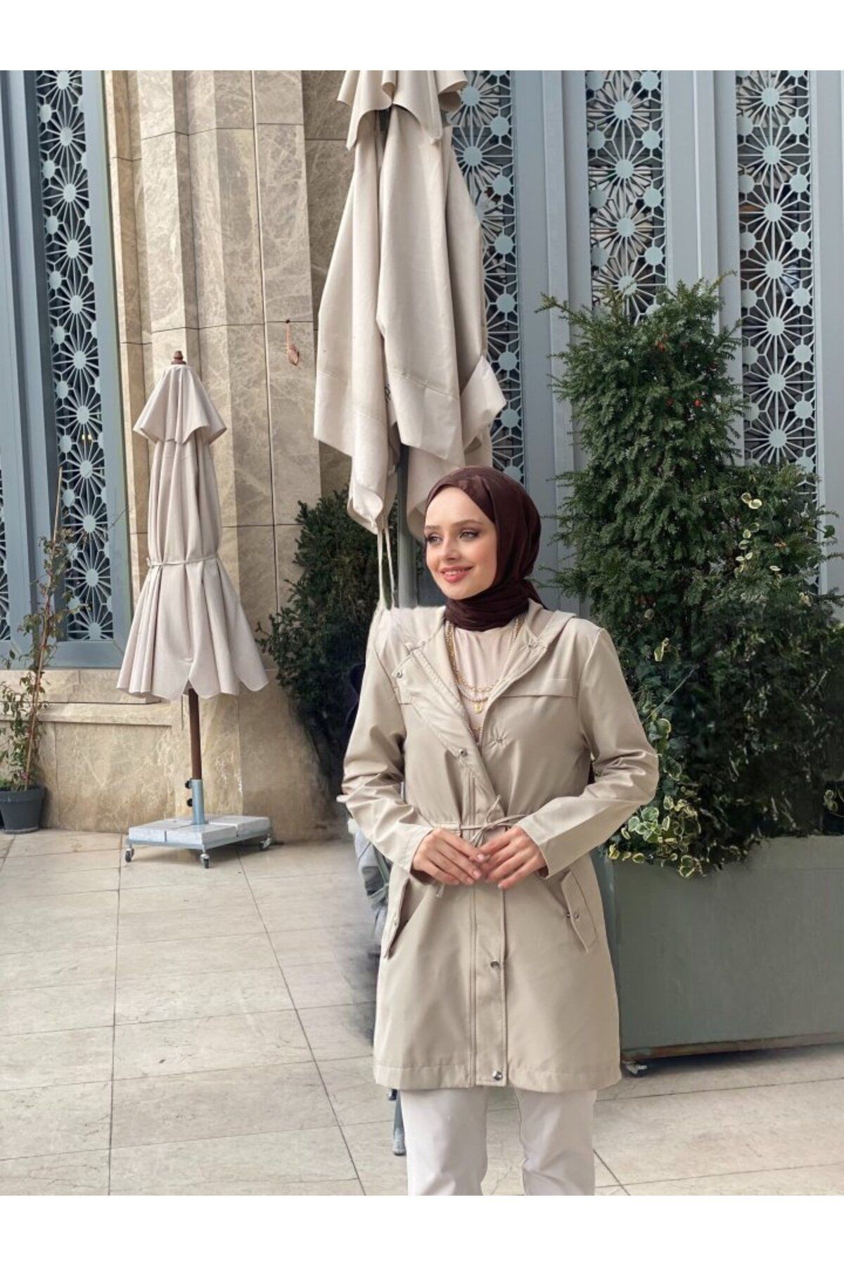 Kadın Uzun Kollu Kapşonlu önden Fermuarlı Düğmeli Ve Cep Detay Bondit Ceket