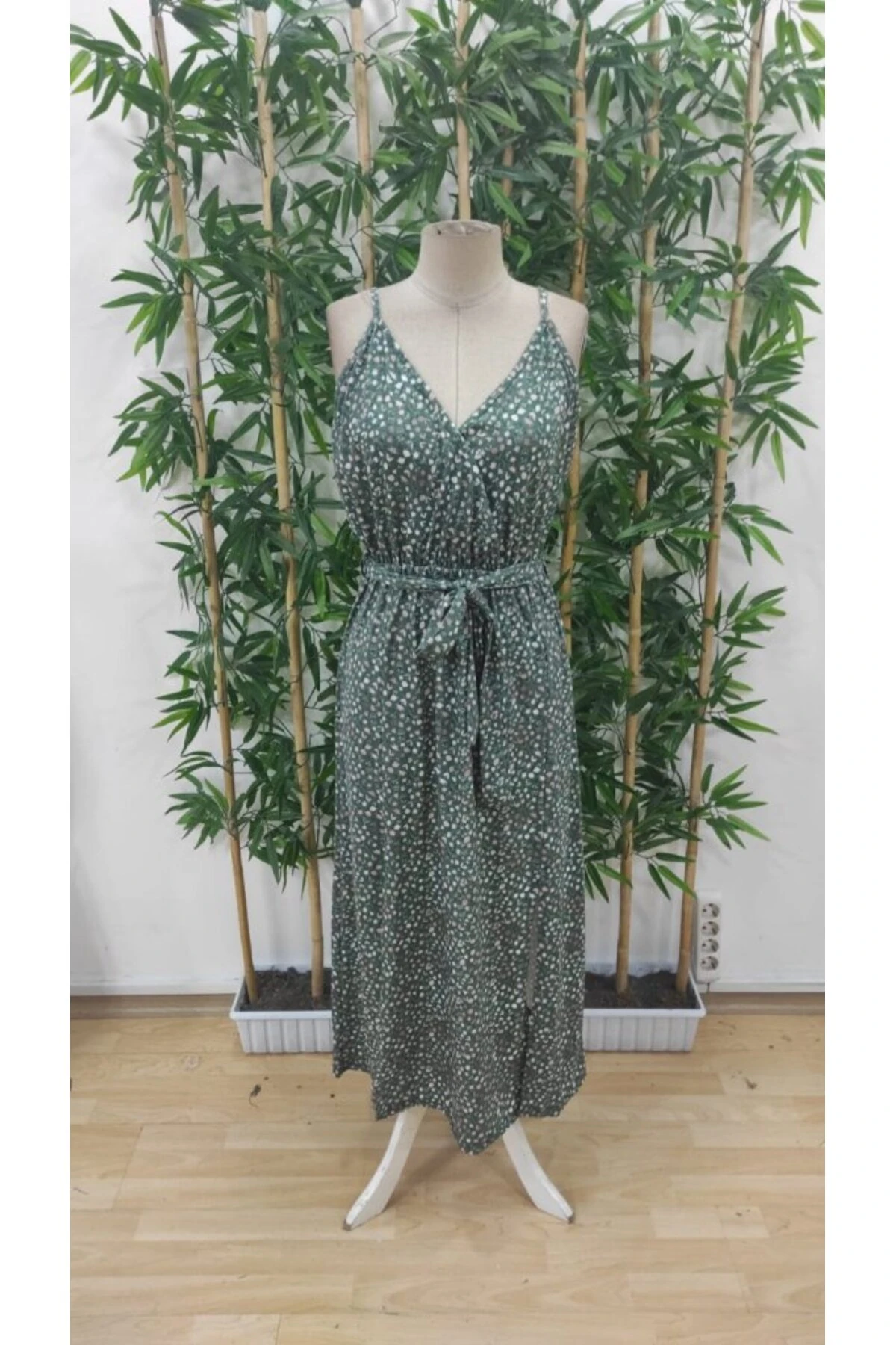 Evyora Kadın Ip Askılı Kruvaze Yakalı Yırtmaçlı Uzun Desenli Kuşaklı Süprem Elbise