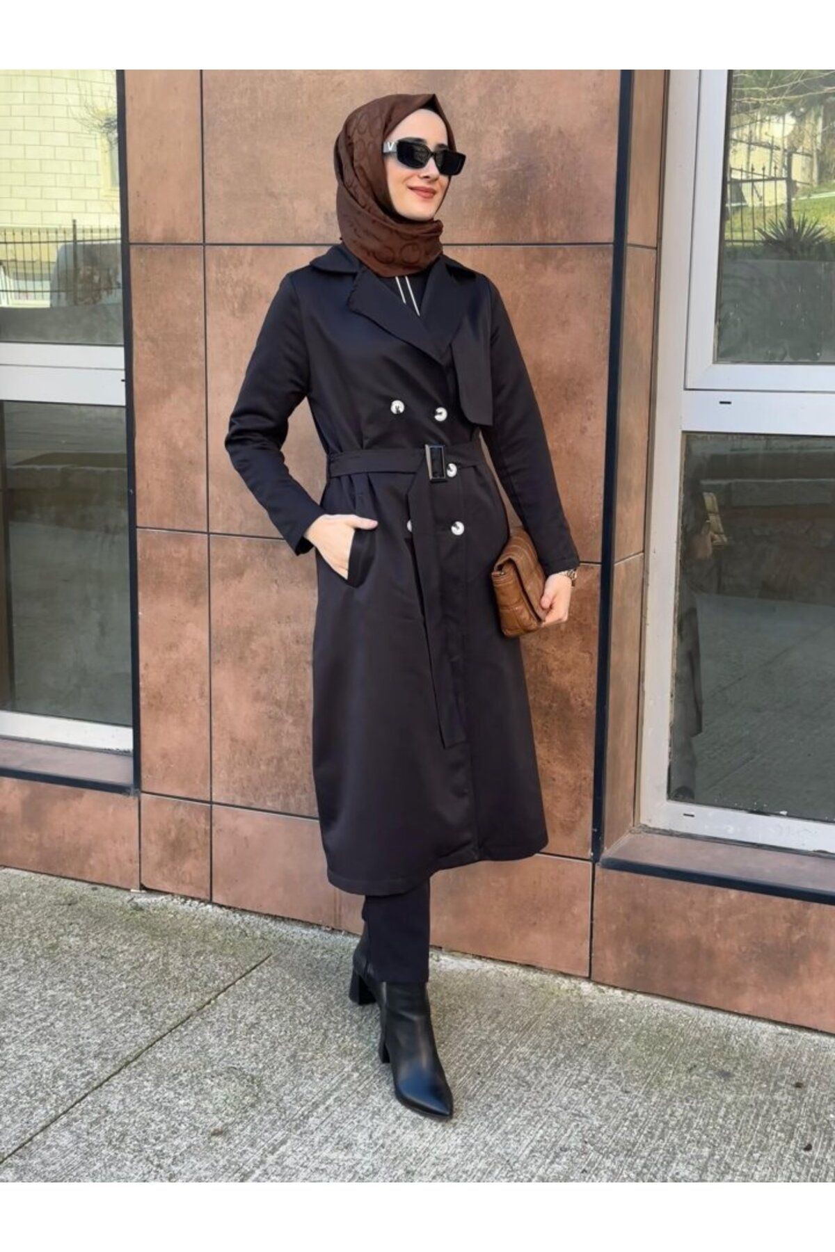 Kadın Uzun Kollu Yakalı önden Düğmeli Beli Kuşaklı Midi Gabardin Trençkot