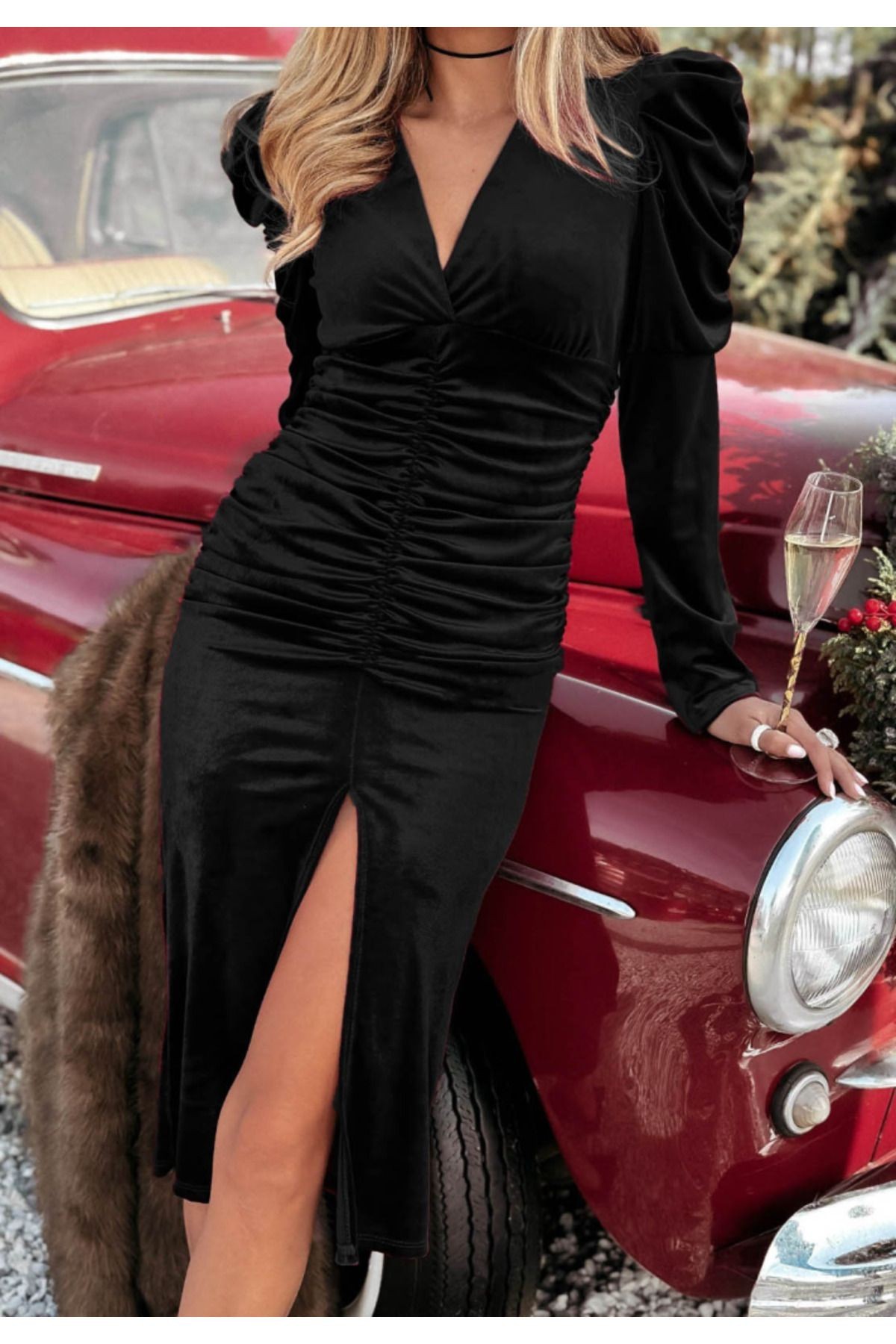Mottisfashion Kadın Uzun Kollu Derin Kruvaze Yakalı önden Büzgülü Yırtmaç Detaylı Kadife Midi Elbise