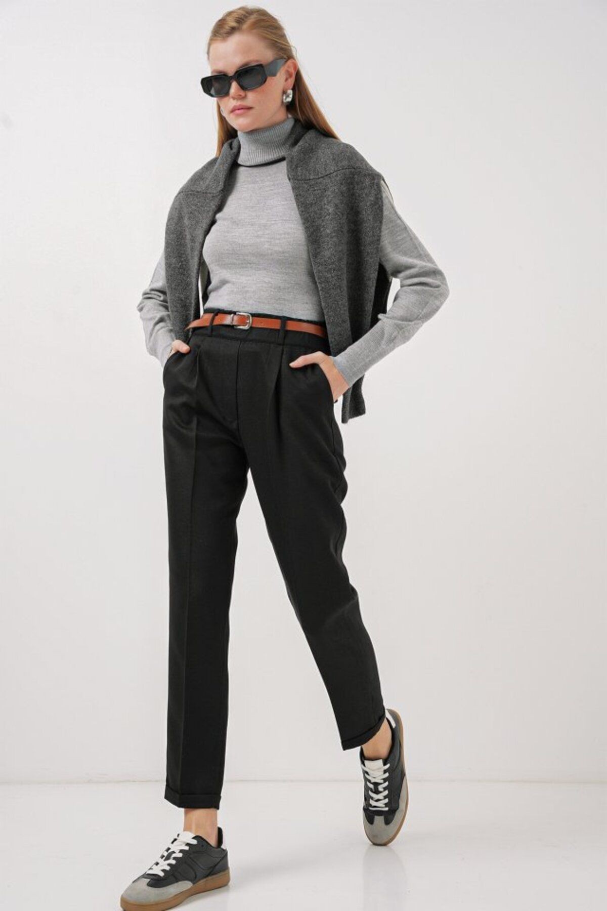 vogueway 6686 Pileli Kemerli Kumaş Pantolon - Siyah