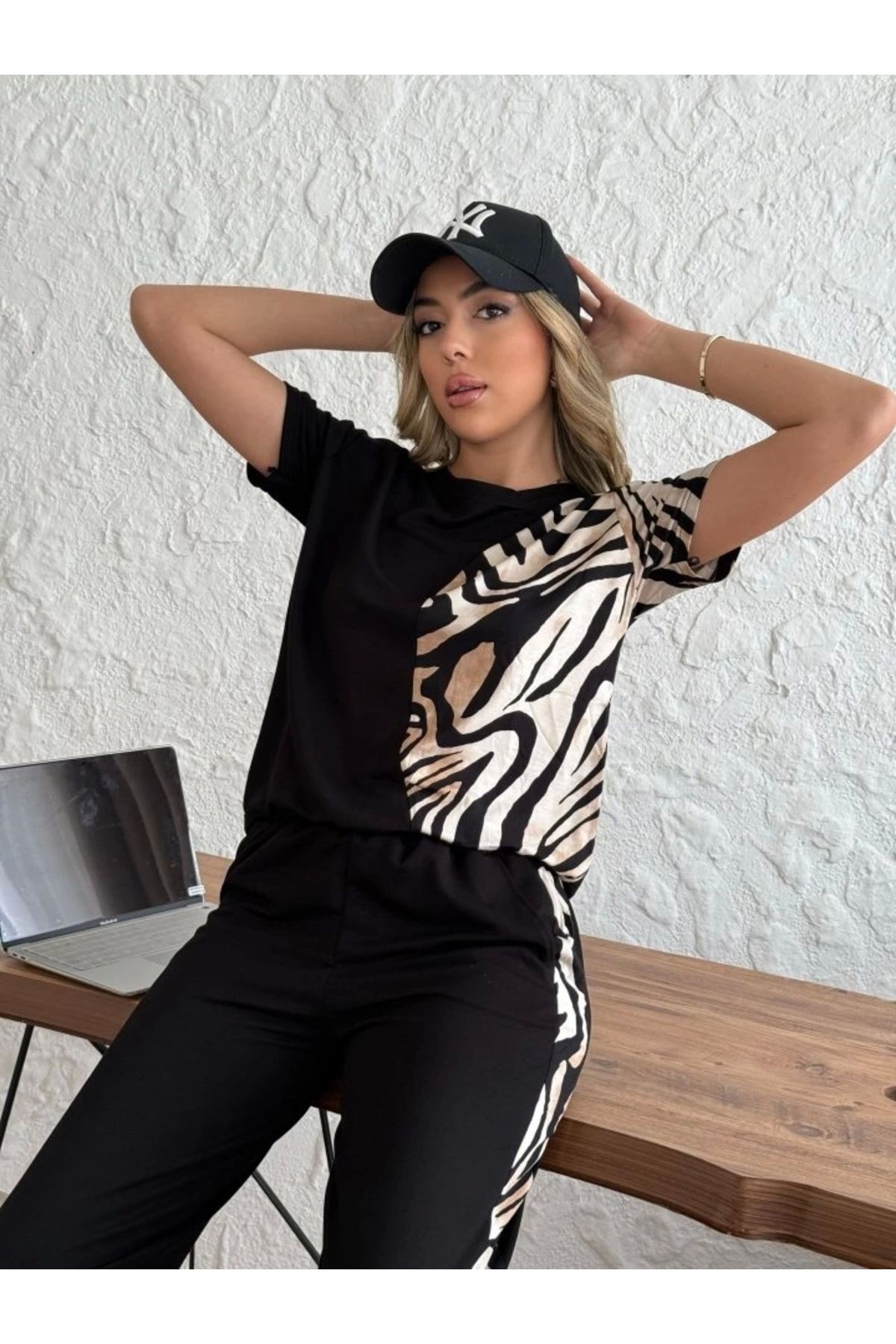 Kadın Bisiklet Yaka Kısa Kol Leopar Desen Bluz Ve Pantolon Ikili Takım
