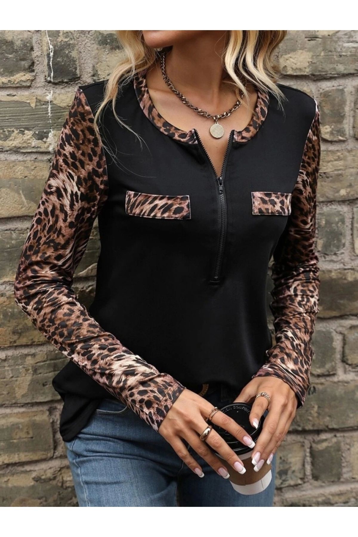 Kadın Uzun Kollu önden Fermuarlı Cepli Leopar Detaylı Viskon