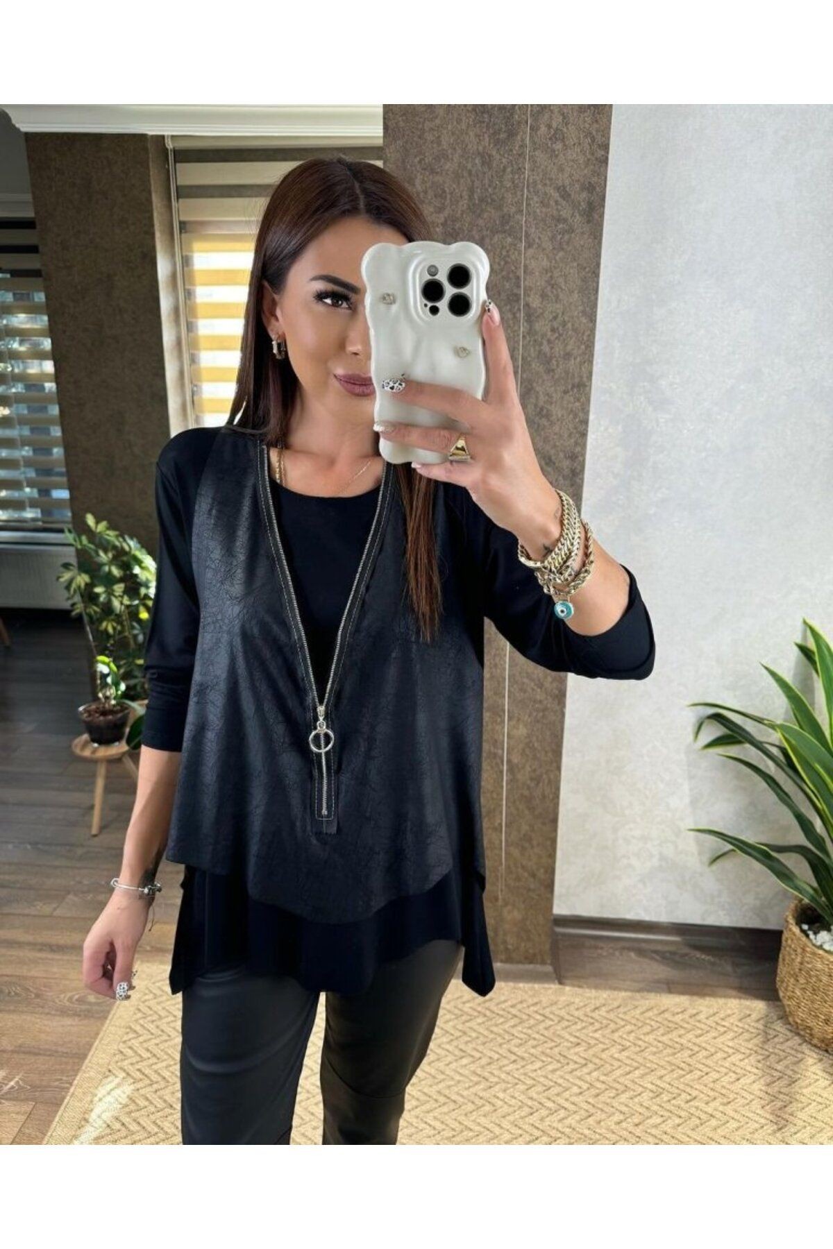 Kadın Uzun Kol Asimetrik Kesim Viskon Bluz Ve çatlak Deri Görünümlü Fermuar Detaylı Yelek