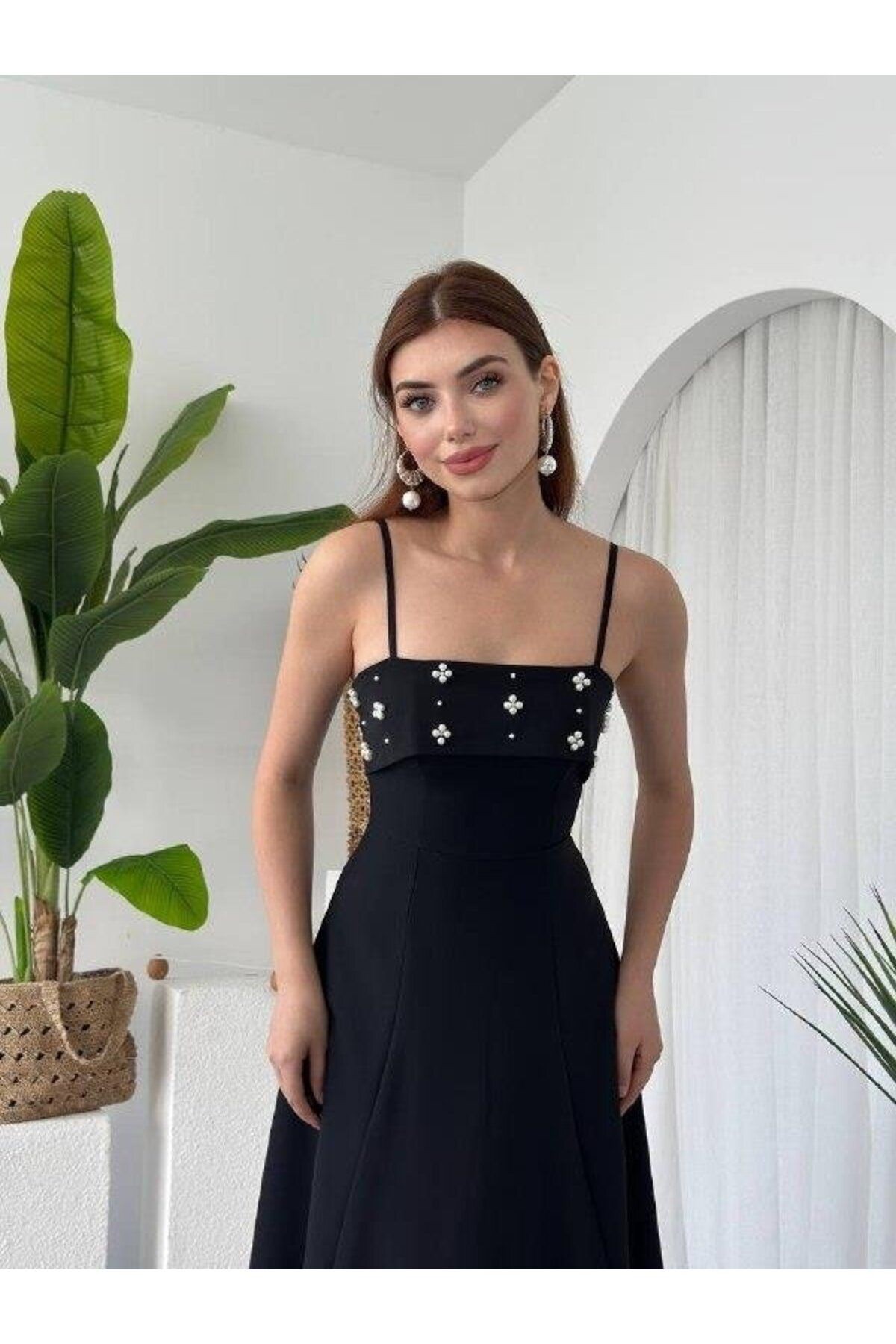 Taş Detaylı Elbise