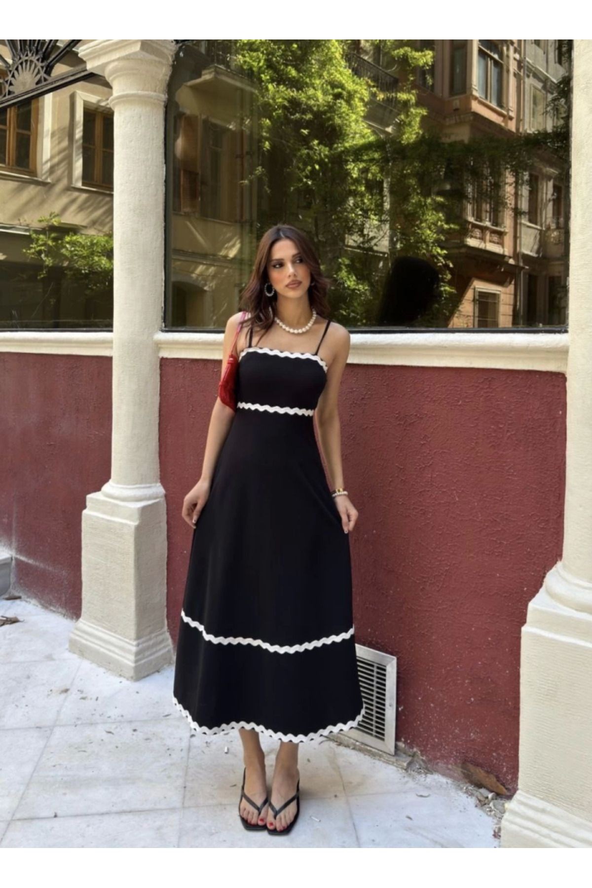 Askılı Uzun Şerit Detaylı Şık Ve Rahat Elbise - Siyah