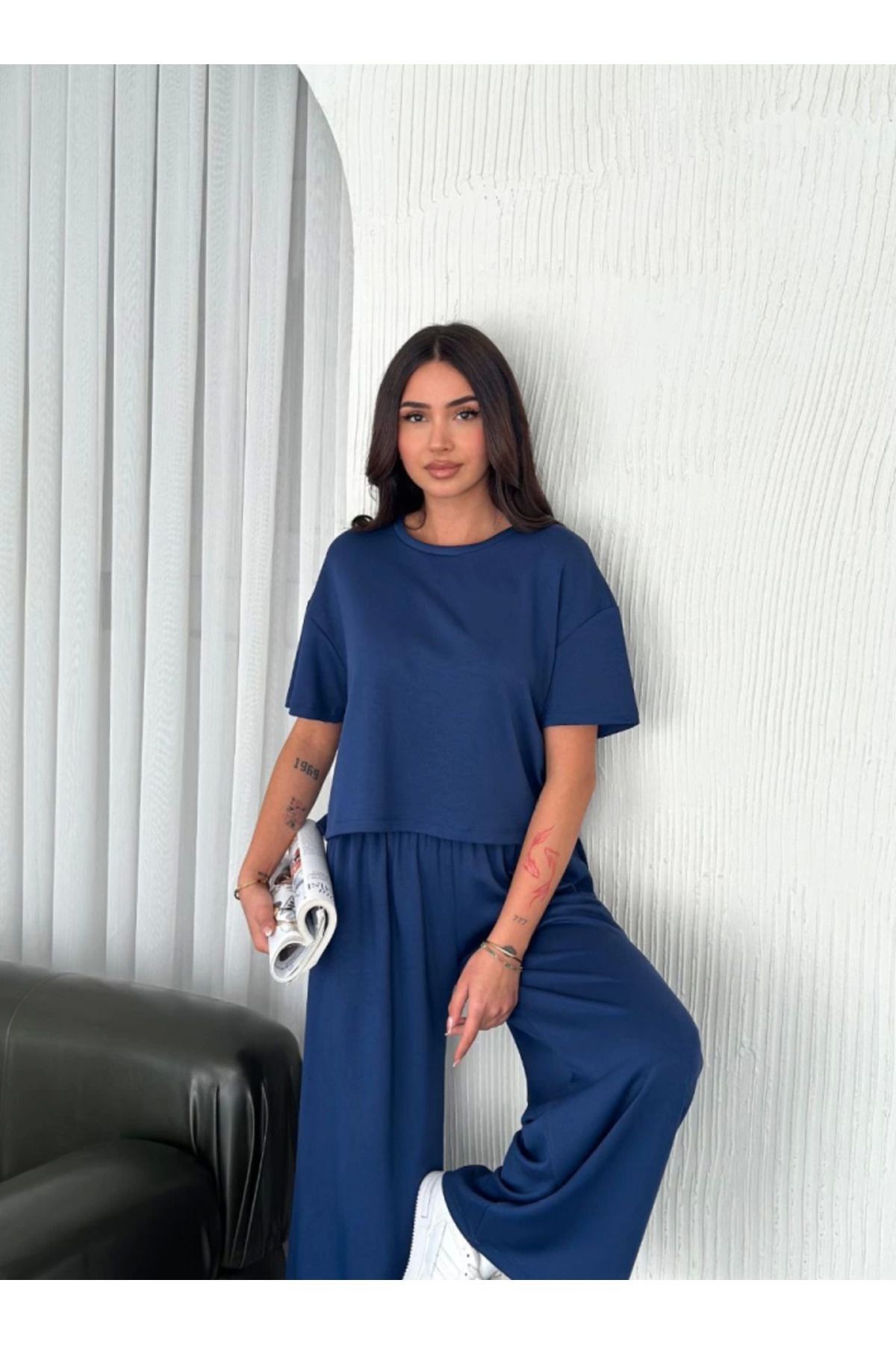 Modal Yumuşak Dokulu Kumaş Bisiklet Yaka T-shirt Bol Paça Pantalon Ikili Takım -Saks M