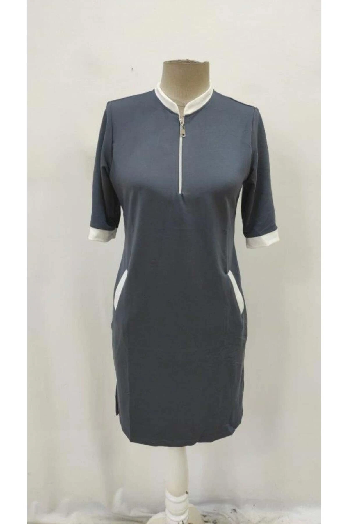 Kadın Kısa Kollu Yakadan Fermuarlı Cepli Yandan Yırtmaçlı Viskon Elbise