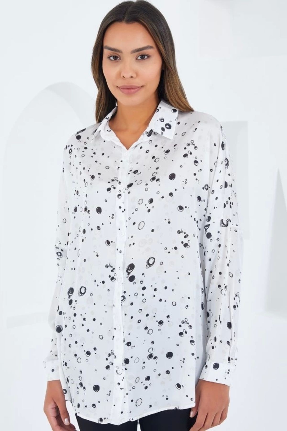 Siyah Beyaz Desenli Oversize Saten Gömlek 3985