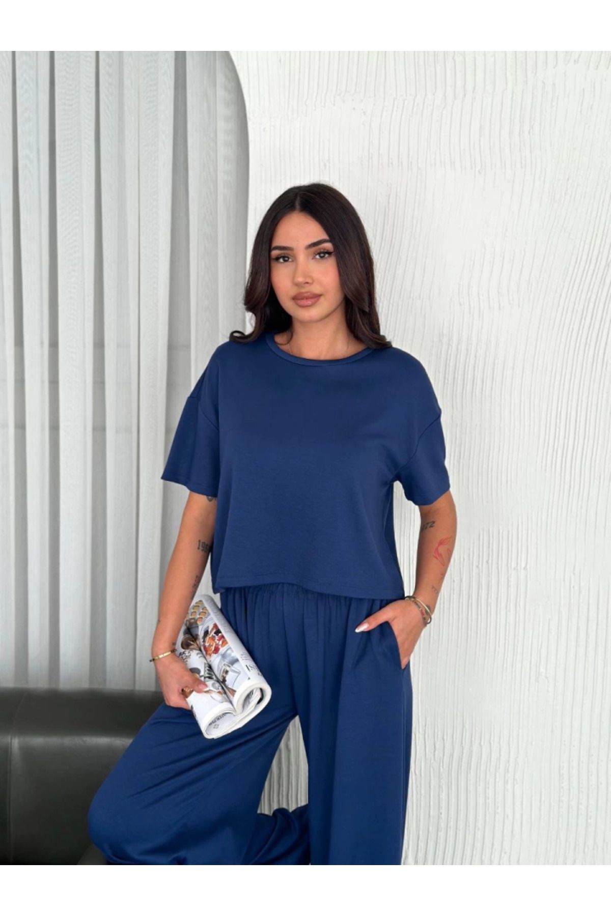 Modal Yumuşak Dokulu Kumaş Bisiklet Yaka T-shirt Bol Paça Pantalon Ikili Takım -Saks M