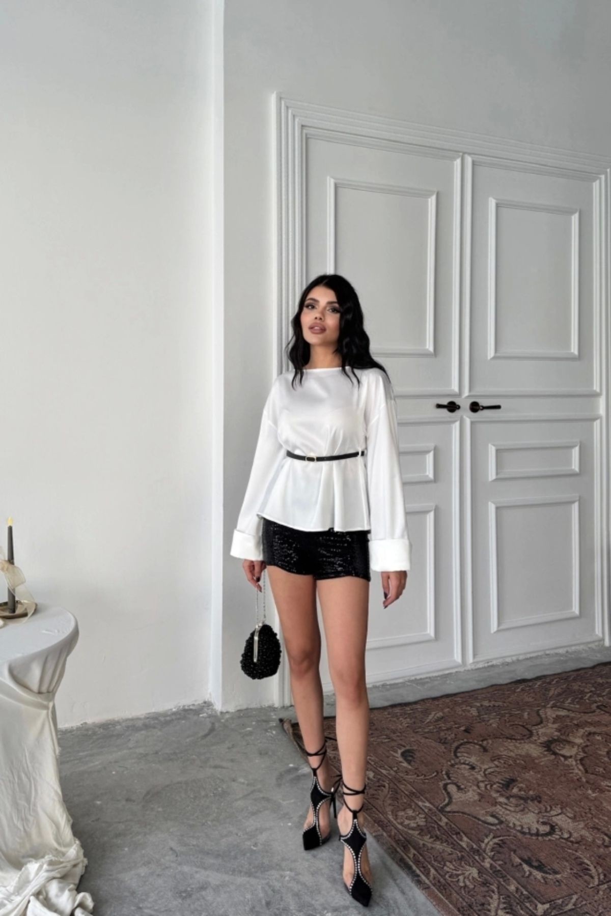 Kemer Detaylı Saten Bluz - Beyaz
