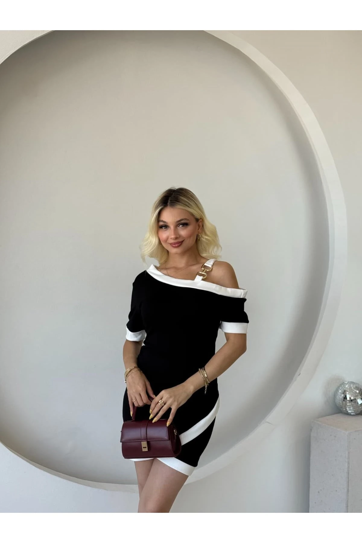 Evyora Kadın Kısa Kollu Asimetrik Kesim Yaka şerit Ve Aksesuar Detaylı Modal Elbise