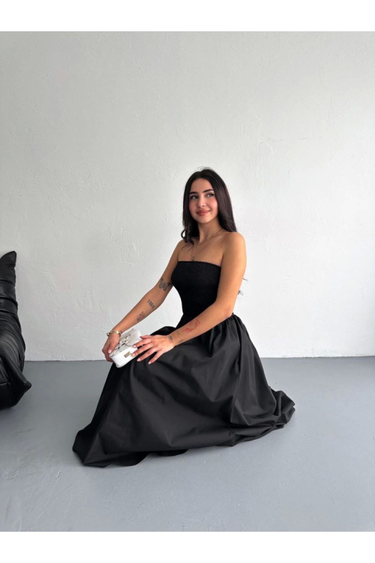 Straplez Pileli Elbise - Siyah