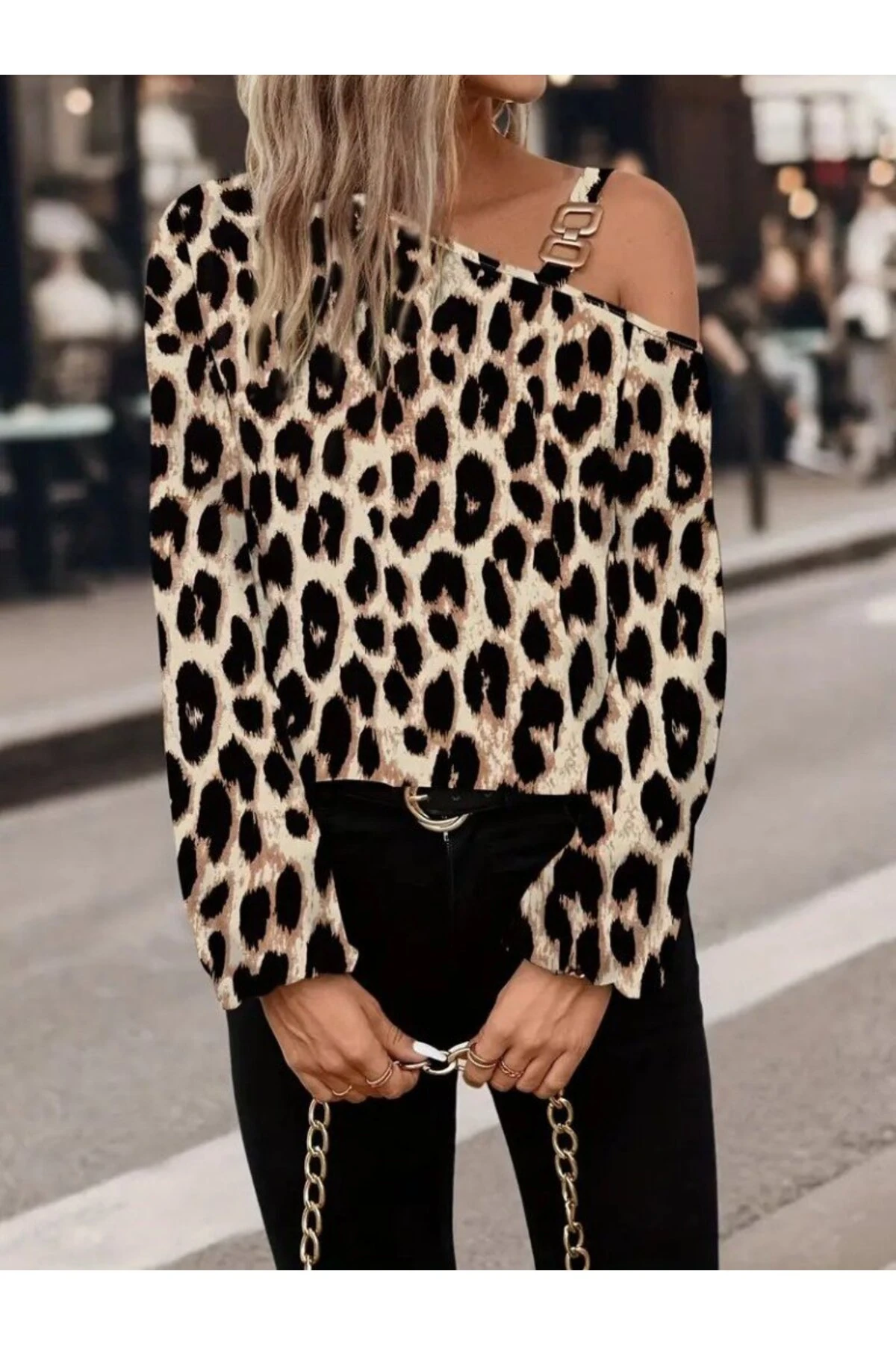 Kadın Uzun Kollu Tek Omuzu Açık Tokalı Leopar Desenli Modal Bluz