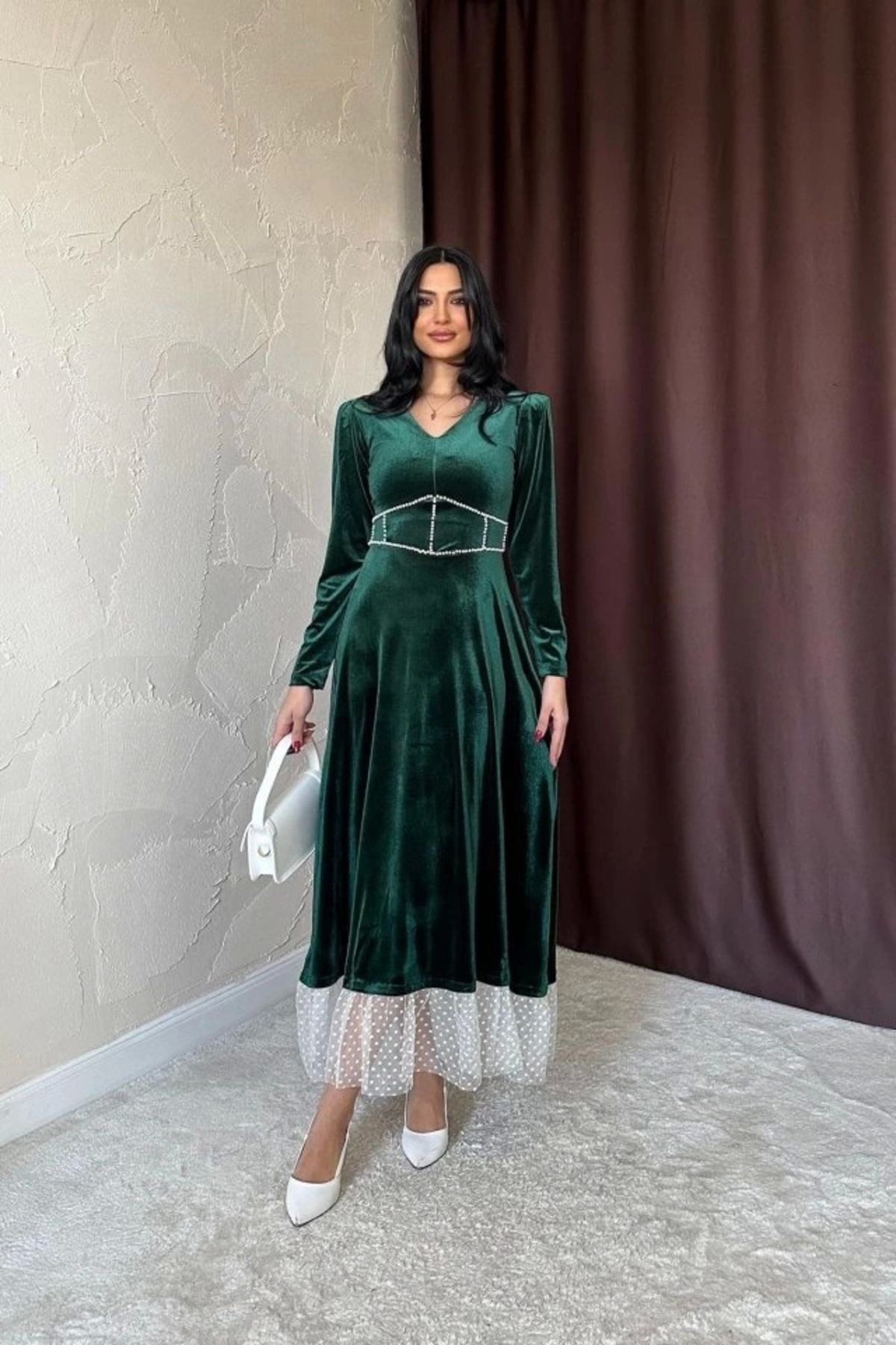 Inci Aksesuarlı Kadife Elbise