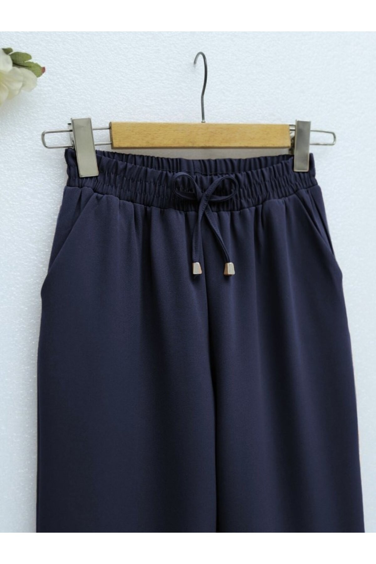 Çift Cepli Beli Lastikli Bağcık Detaylı Pantolon -Laci