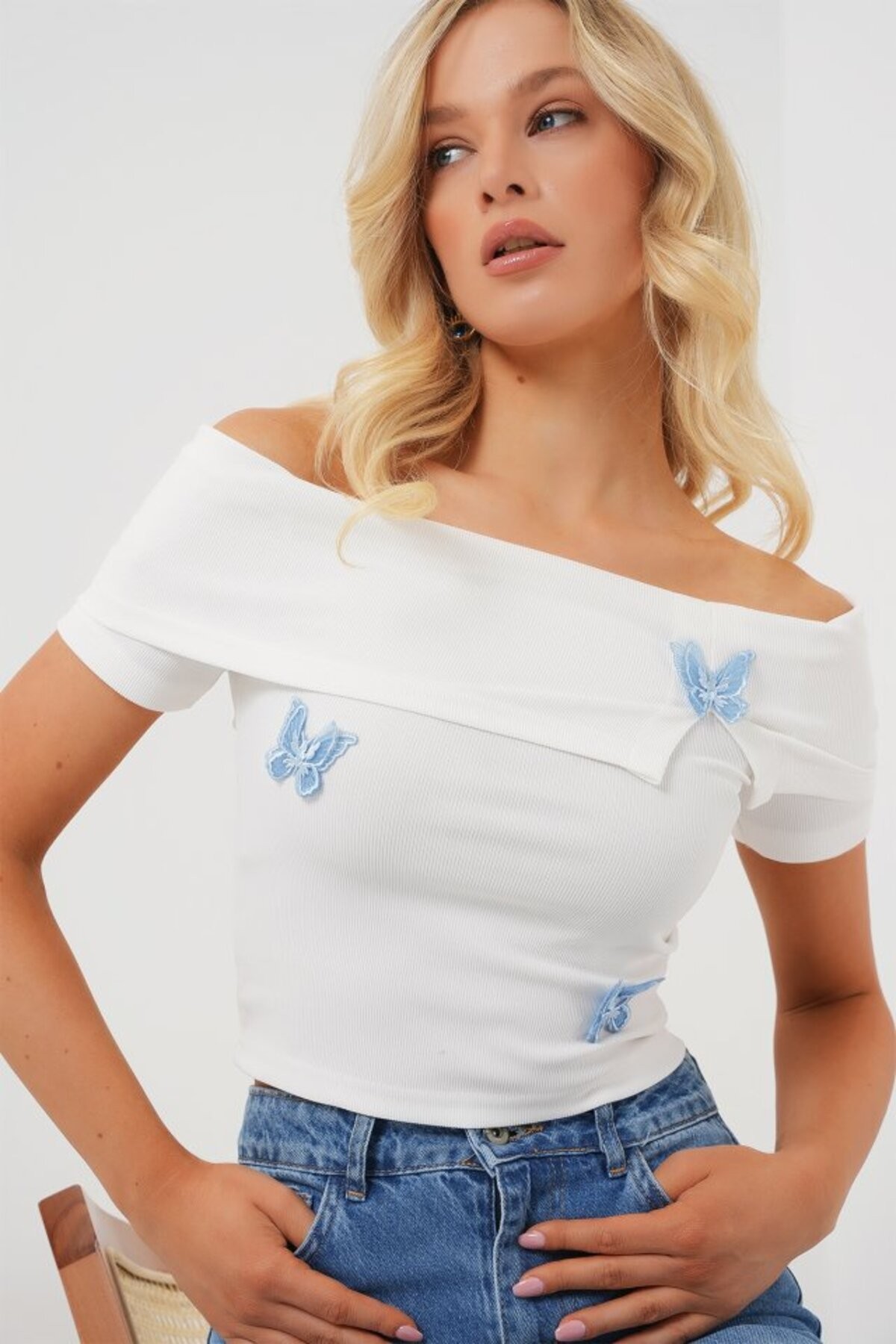 cottonLab Madonna Yaka Kelebek Detaylı Bluz 957 - Beyaz