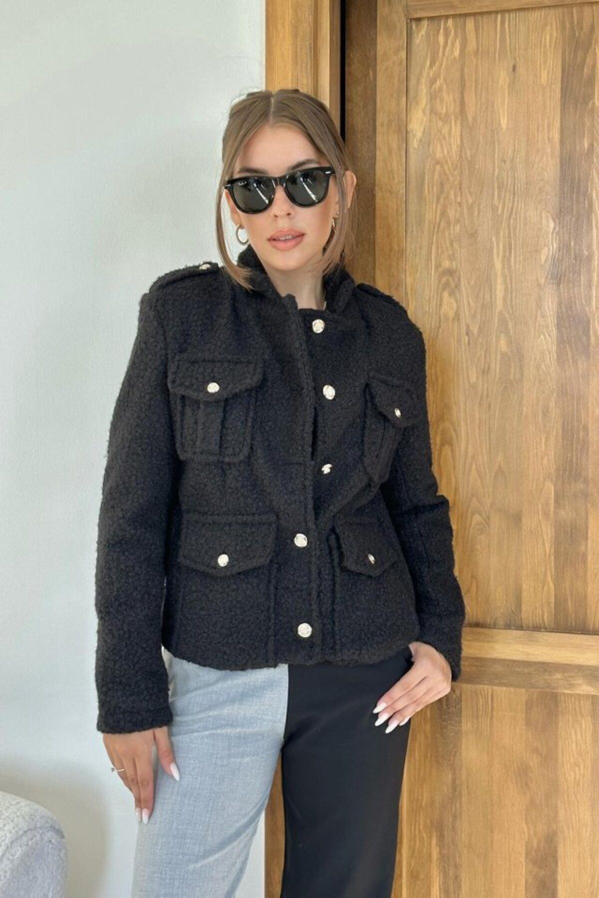 Siyah Cepli Yumoş Ceket