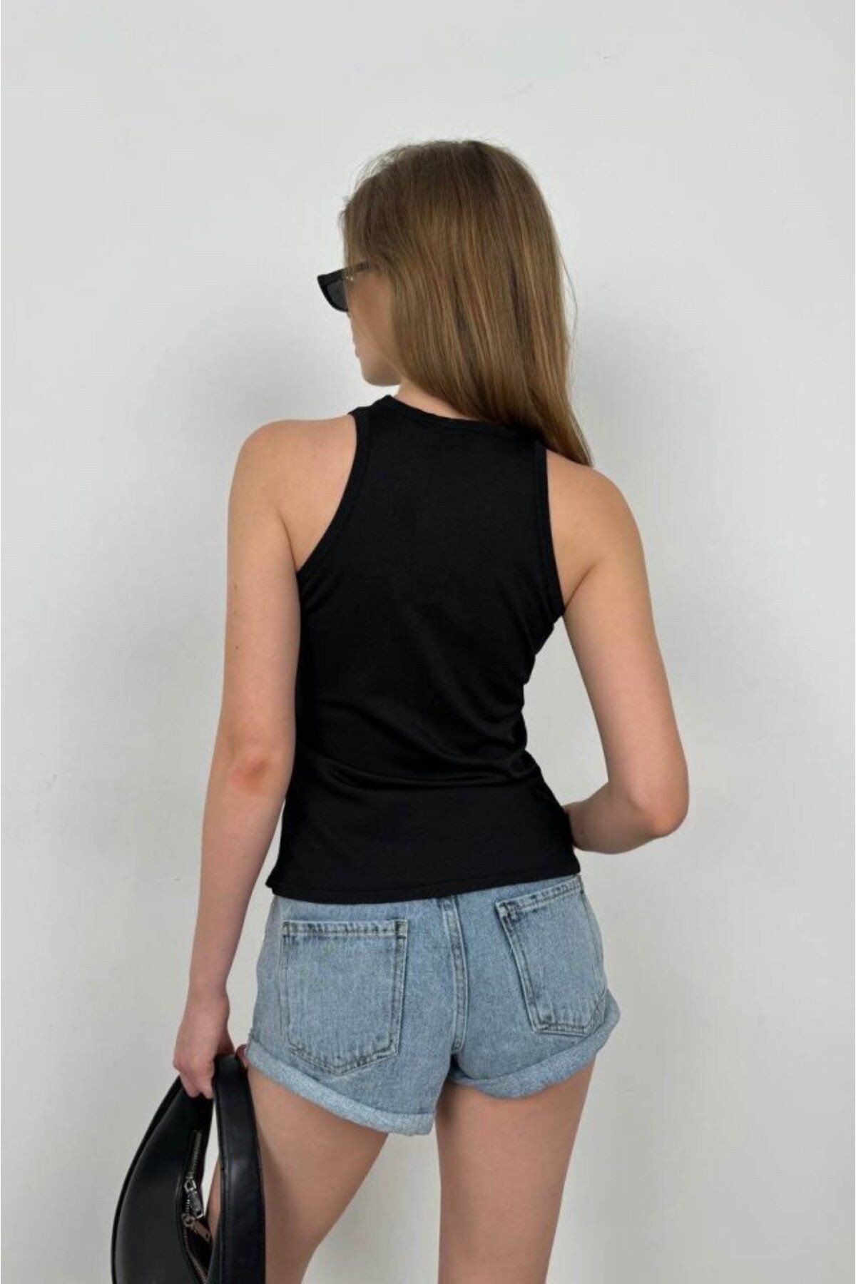 Halter Yaka Göğüs Detay Bluz