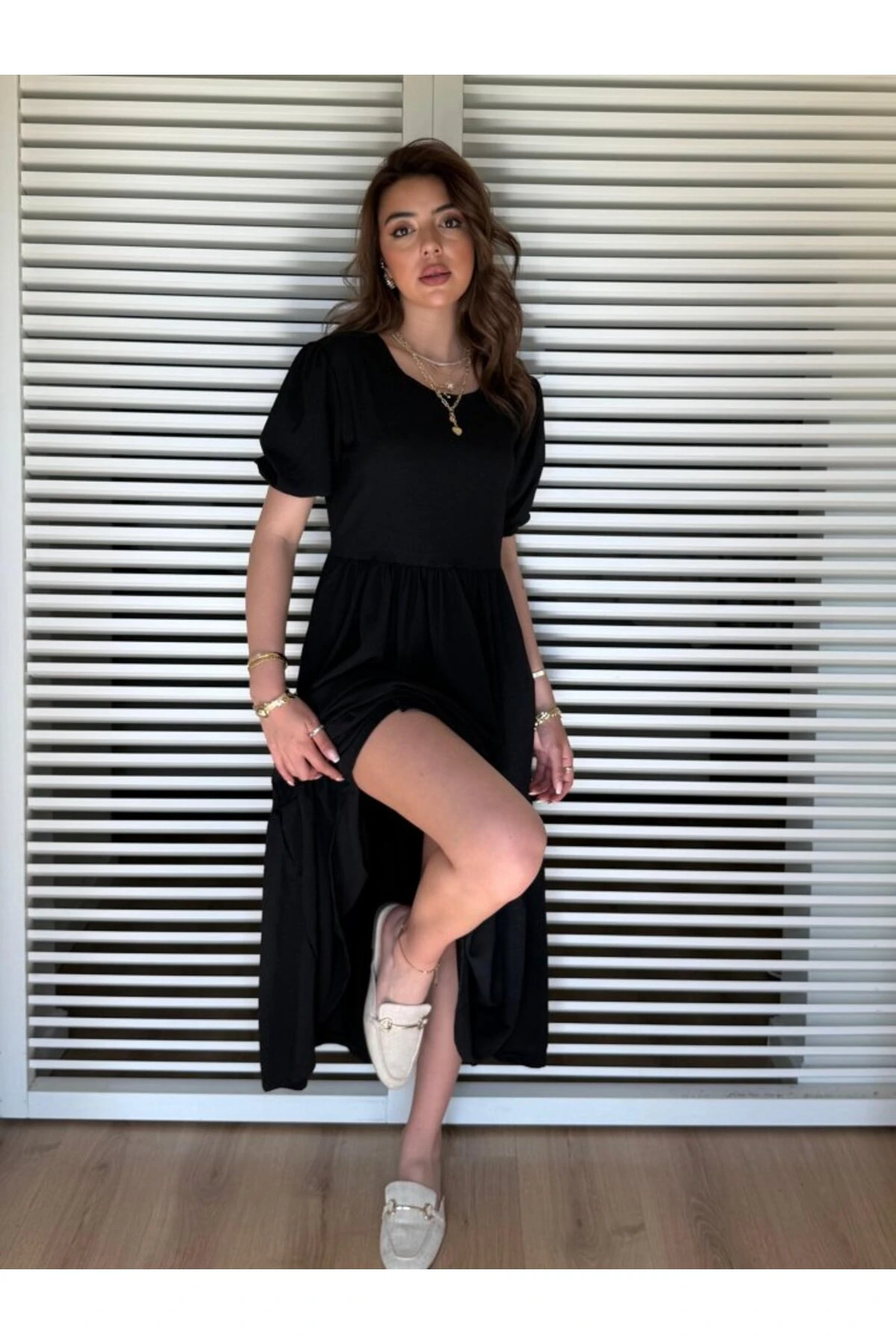 Kadın Kısa Kollu Yakası Açık Katlı Bürümcük Balon Elbise