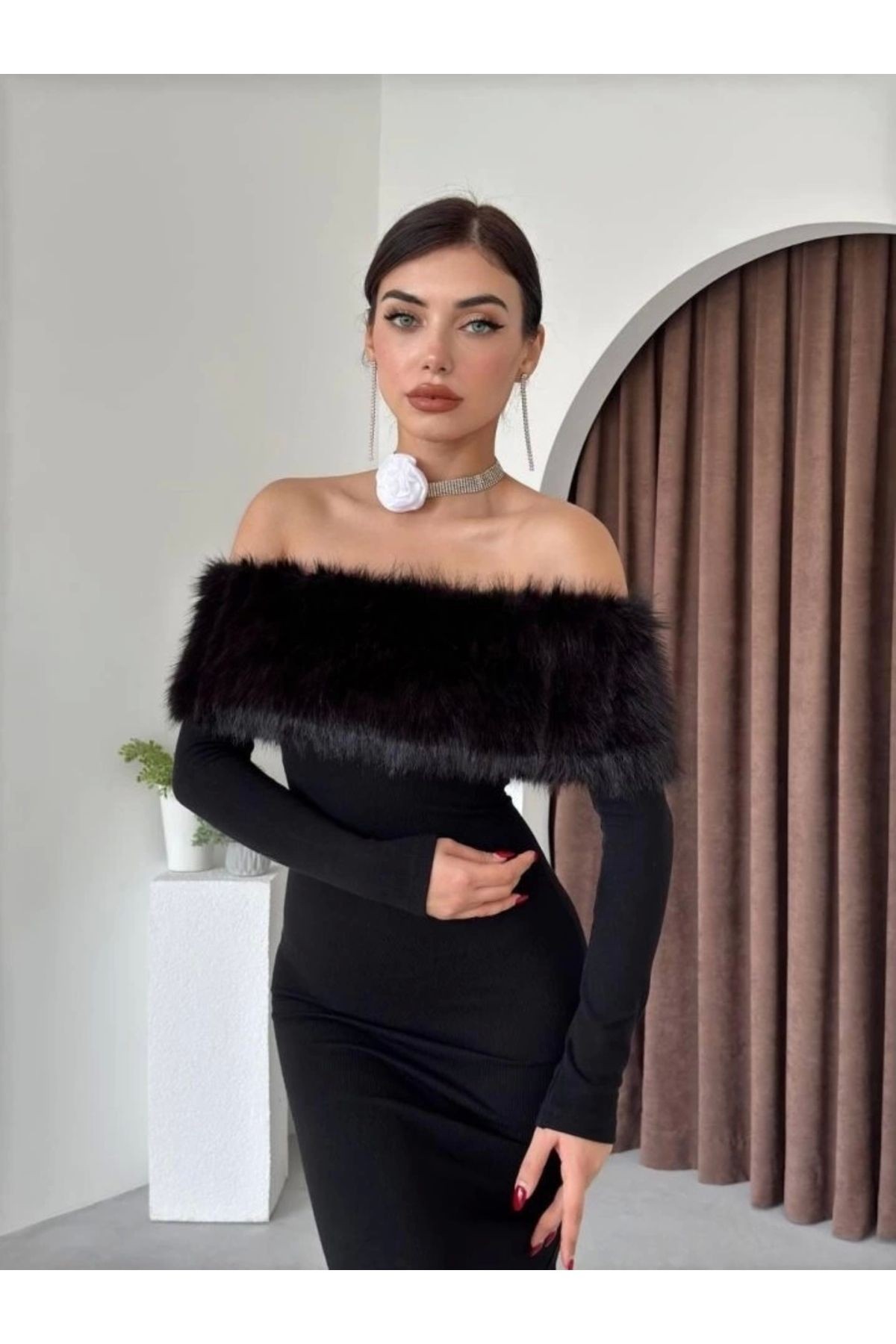 Straplez Tüy Detaylı Elbise