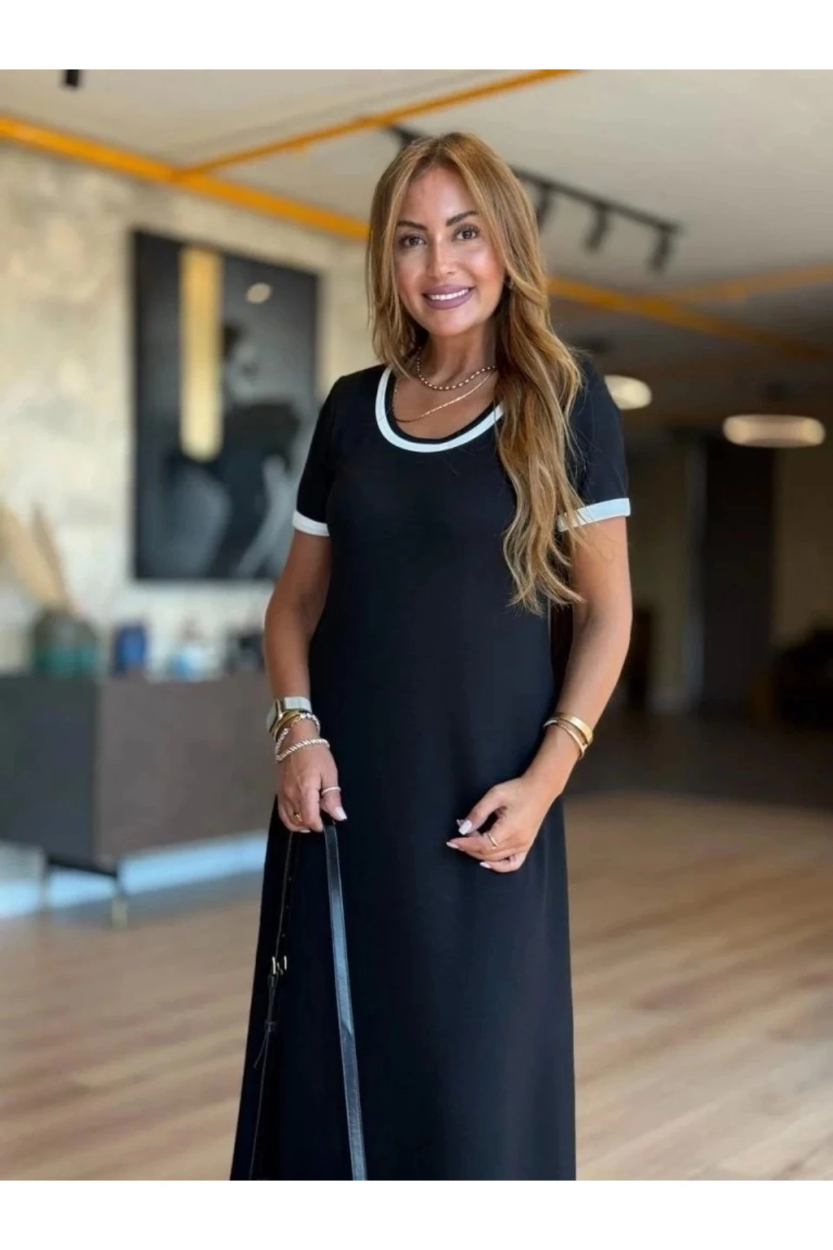 Kadın Kısa Kollu Yuvarlak Yaka Yandan Yırtmaçlı Midi Viskon Elbise