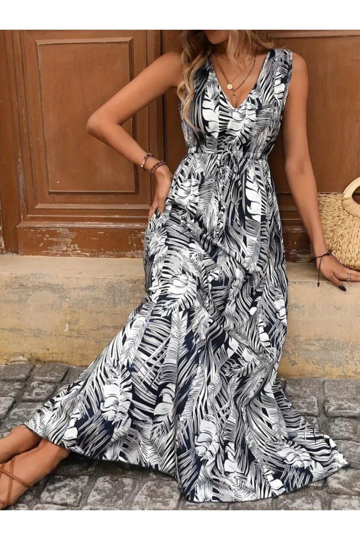 Kadın Askılı V Yakalı Belden Bağcıklı Geniş Kesim Desenli Süprem Elbise