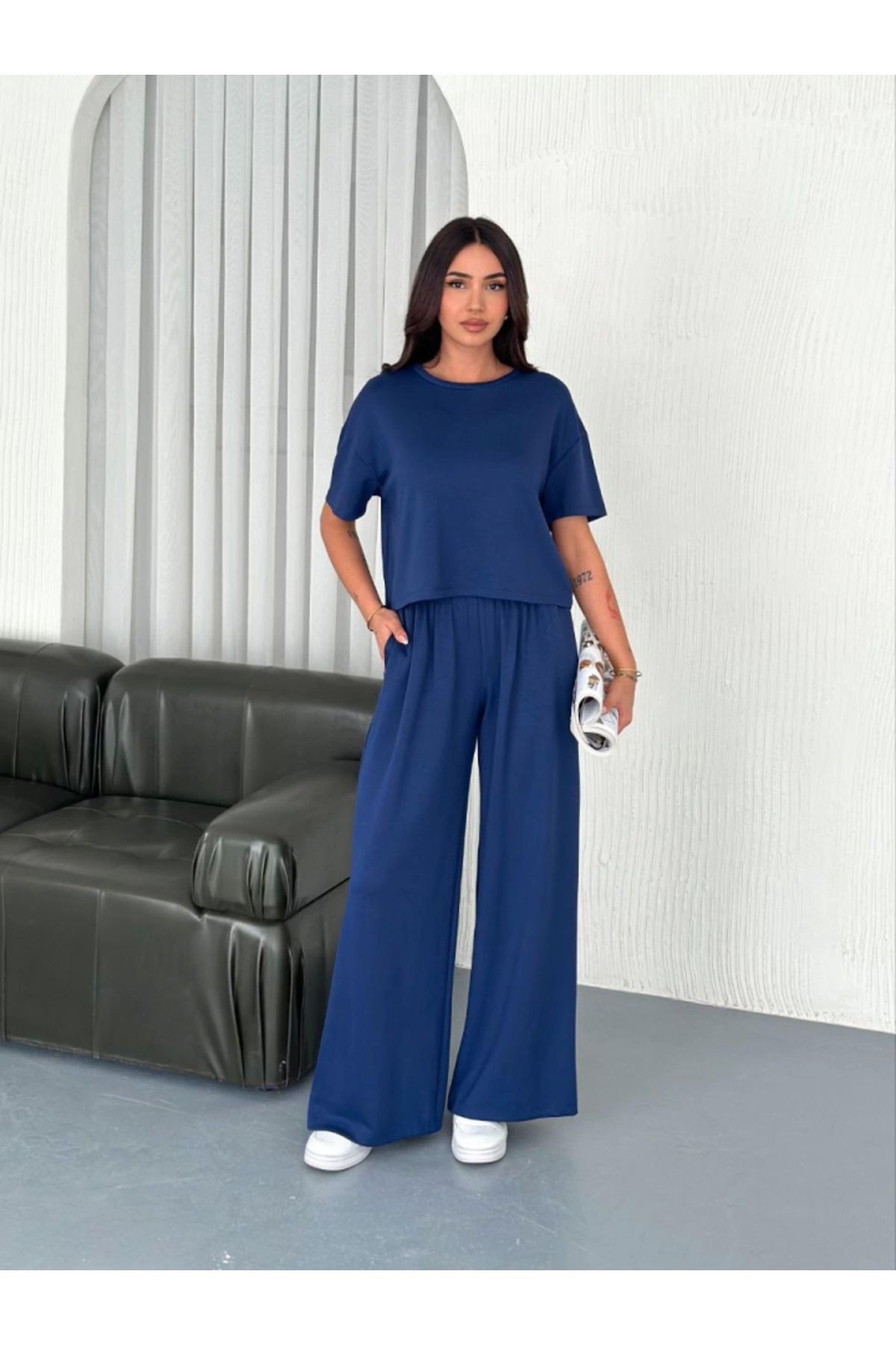Modal Yumuşak Dokulu Kumaş Bisiklet Yaka T-shirt Bol Paça Pantalon Ikili Takım -Saks M