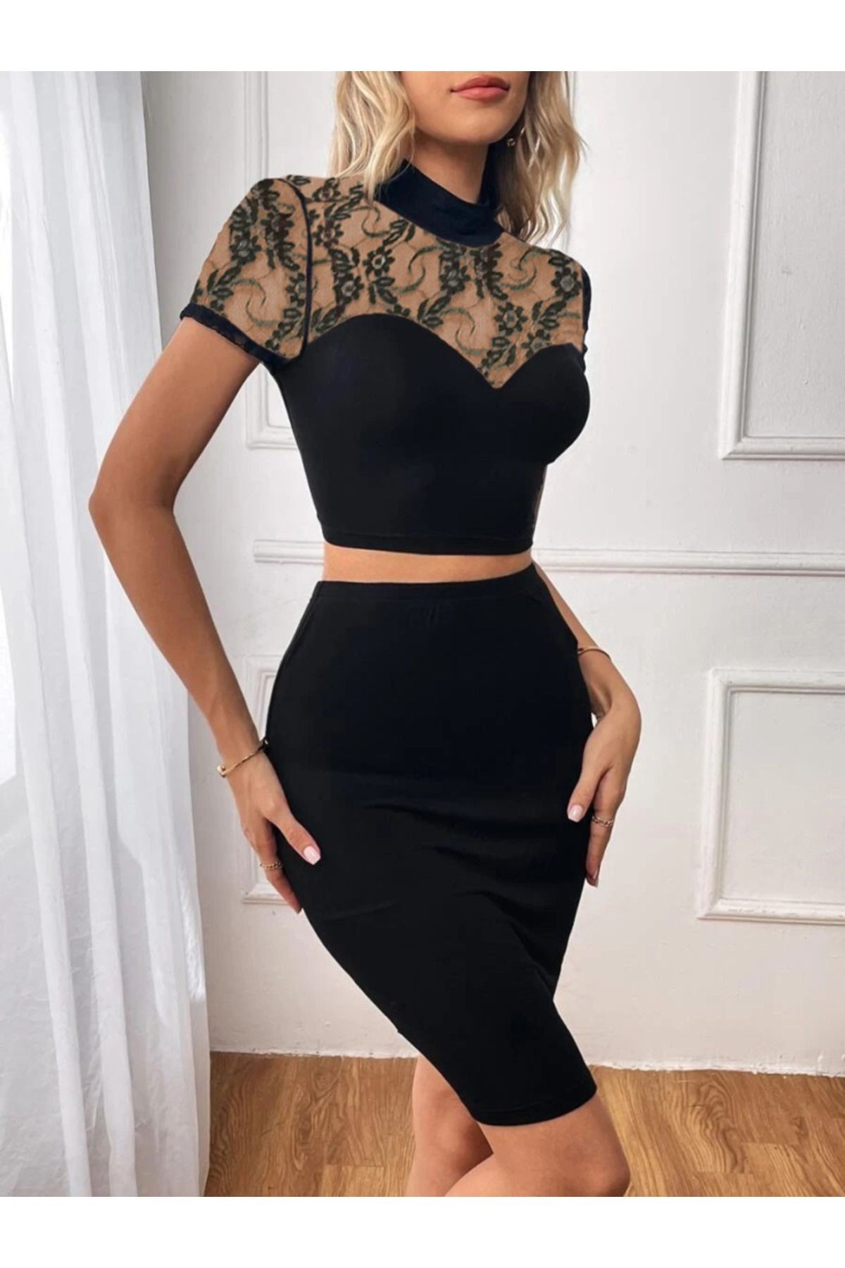 Kadın Kısa Kollu Yarı Balıkçı Yaka Dantelli Straplez Ithal Krep Crop Bluz Ve Etek Ikili Ta