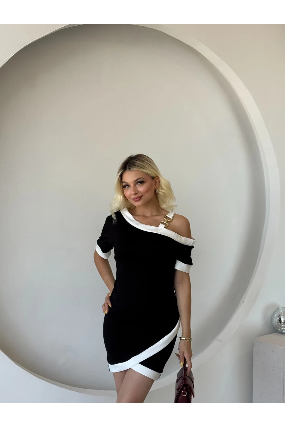 Evyora Kadın Kısa Kollu Asimetrik Kesim Yaka şerit Ve Aksesuar Detaylı Modal Elbise