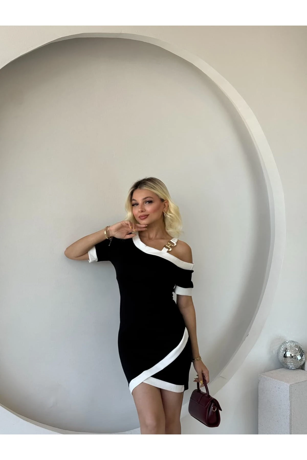 Evyora Kadın Kısa Kollu Asimetrik Kesim Yaka şerit Ve Aksesuar Detaylı Modal Elbise